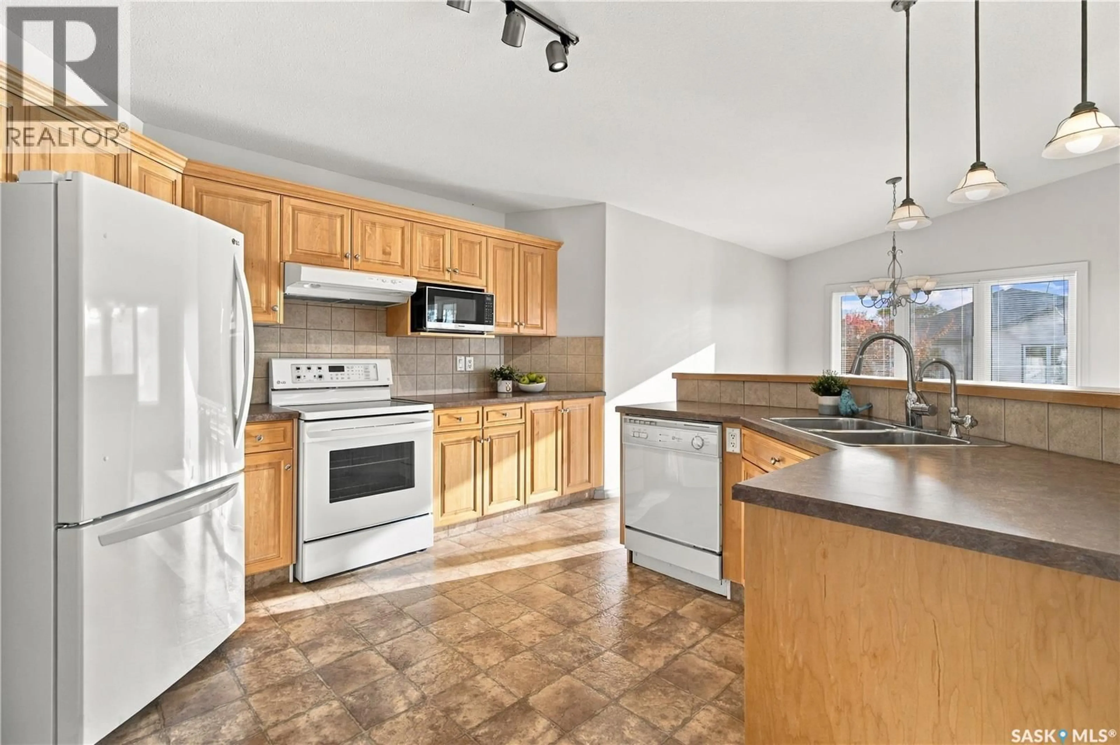 Open concept kitchen, unknown for 3144 RANDALL ROAD, Regina Saskatchewan S4V2Y9