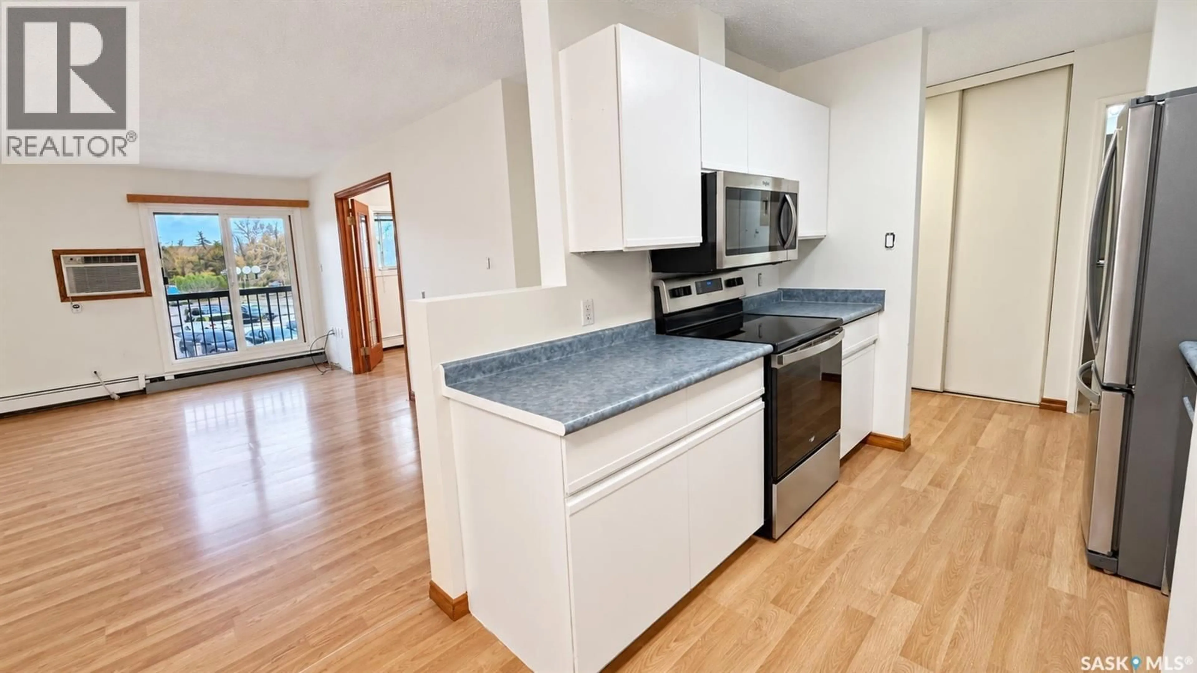 Standard kitchen, unknown for 216 3420 PARK STREET, Regina Saskatchewan S4V2M9