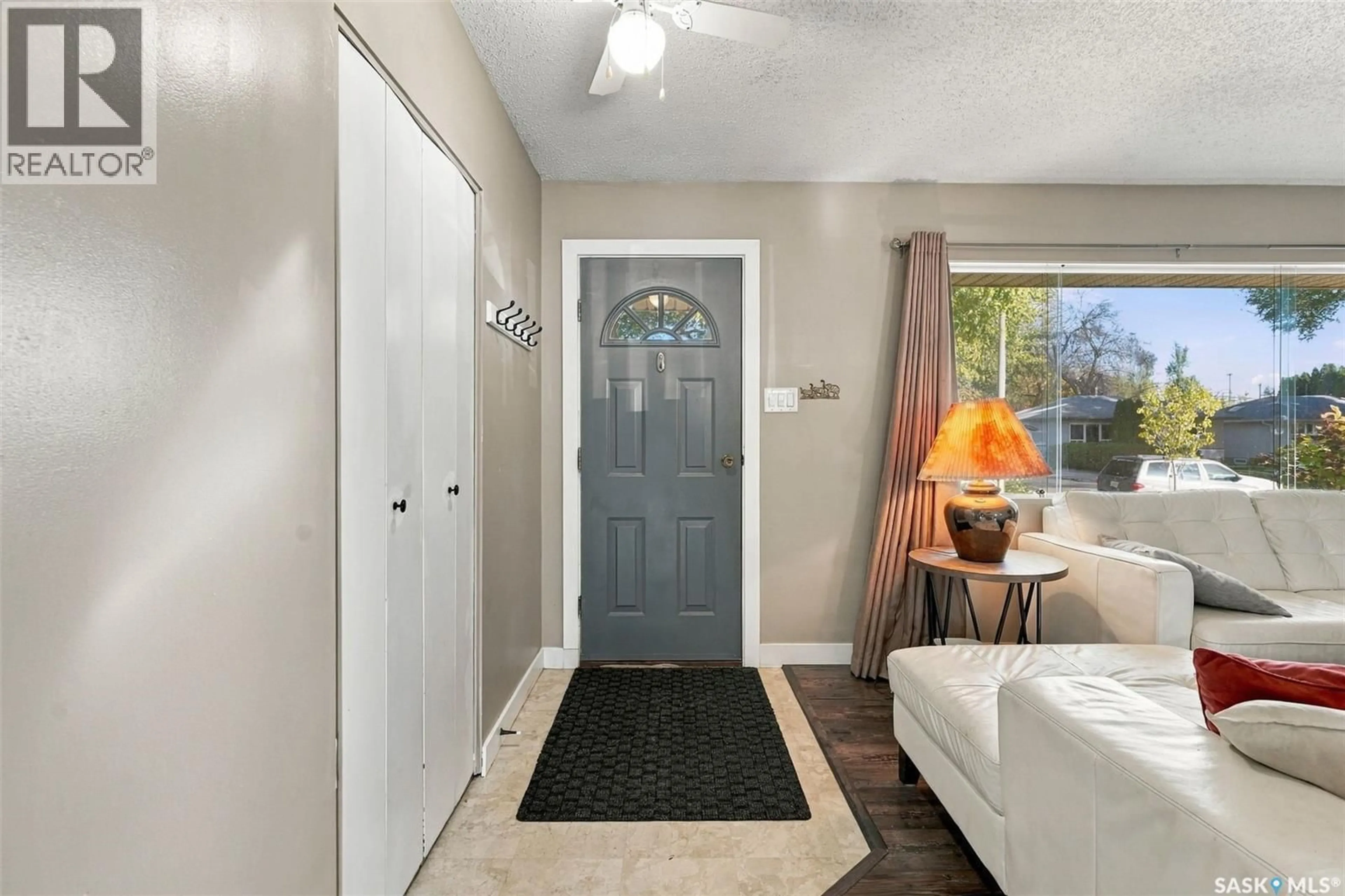 Indoor entryway for 34 MCASKILL CRESCENT, Saskatoon Saskatchewan S7J2P5