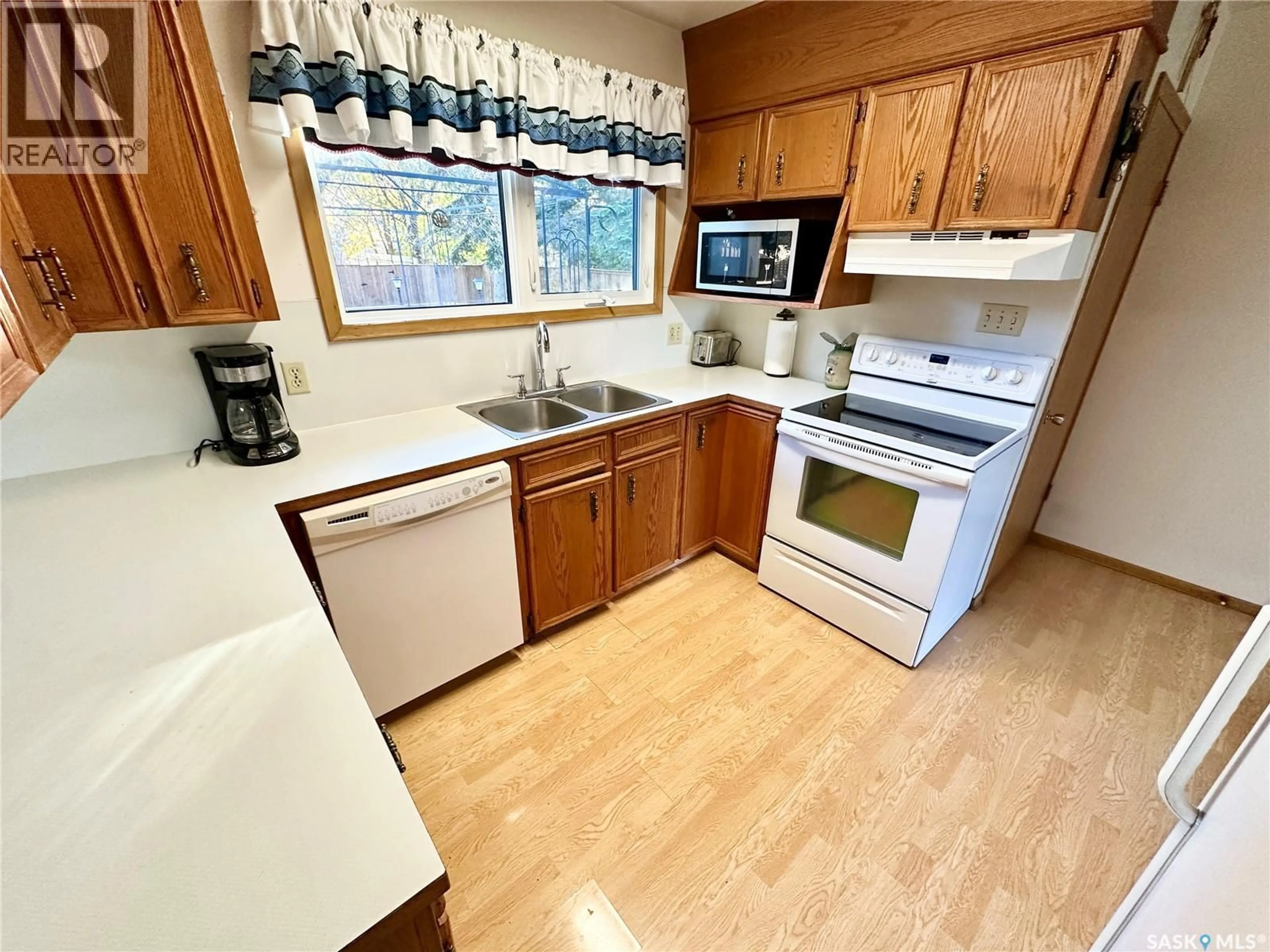 Standard kitchen, unknown for 236 13TH STREET, Weyburn Saskatchewan S4H1L2