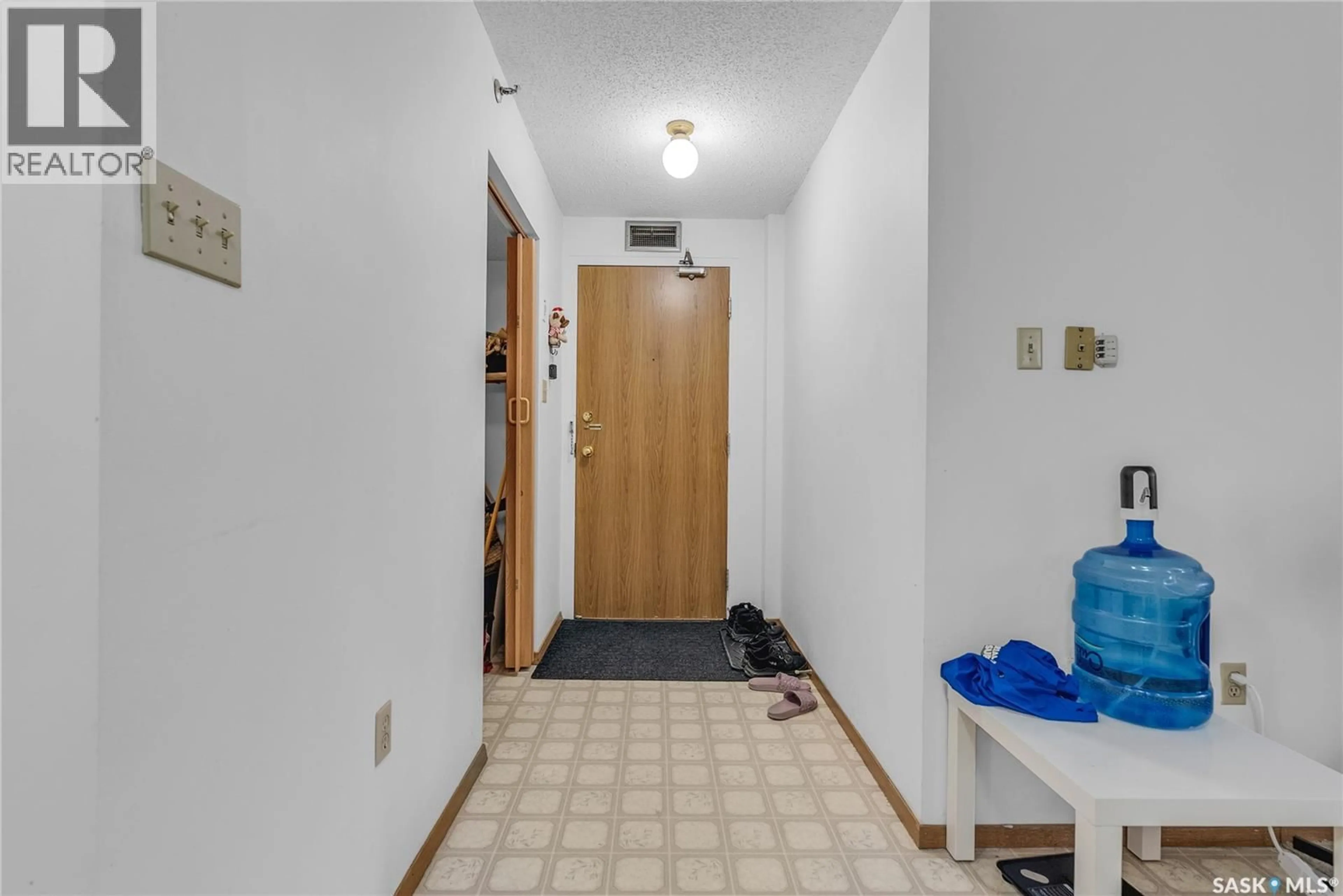 Indoor foyer for 305 - 405 5TH AVENUE, Saskatoon Saskatchewan S7K6Z3