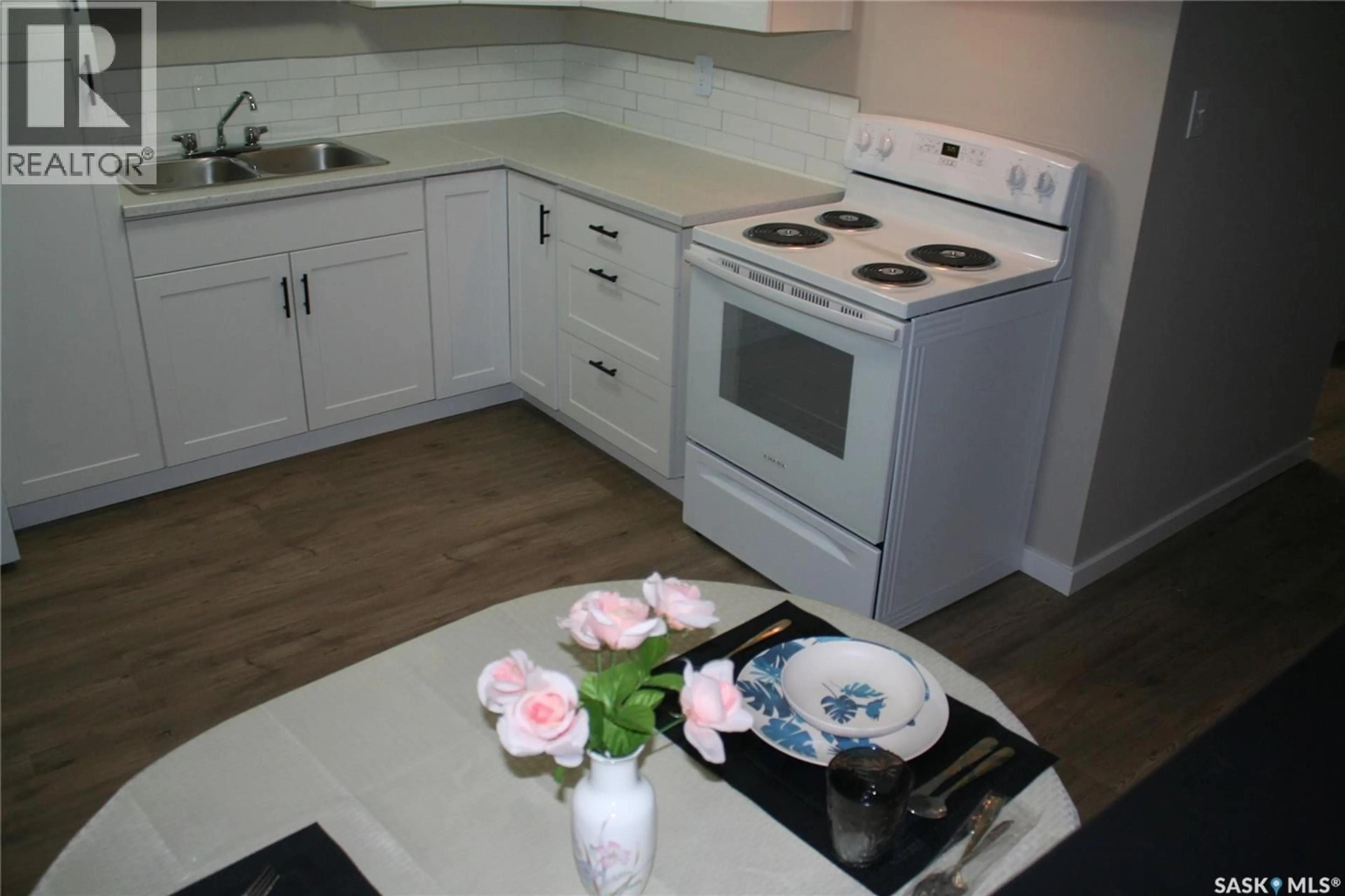 Standard kitchen, unknown for 6 - 4505 RAE STREET, Regina Saskatchewan S4S3B2