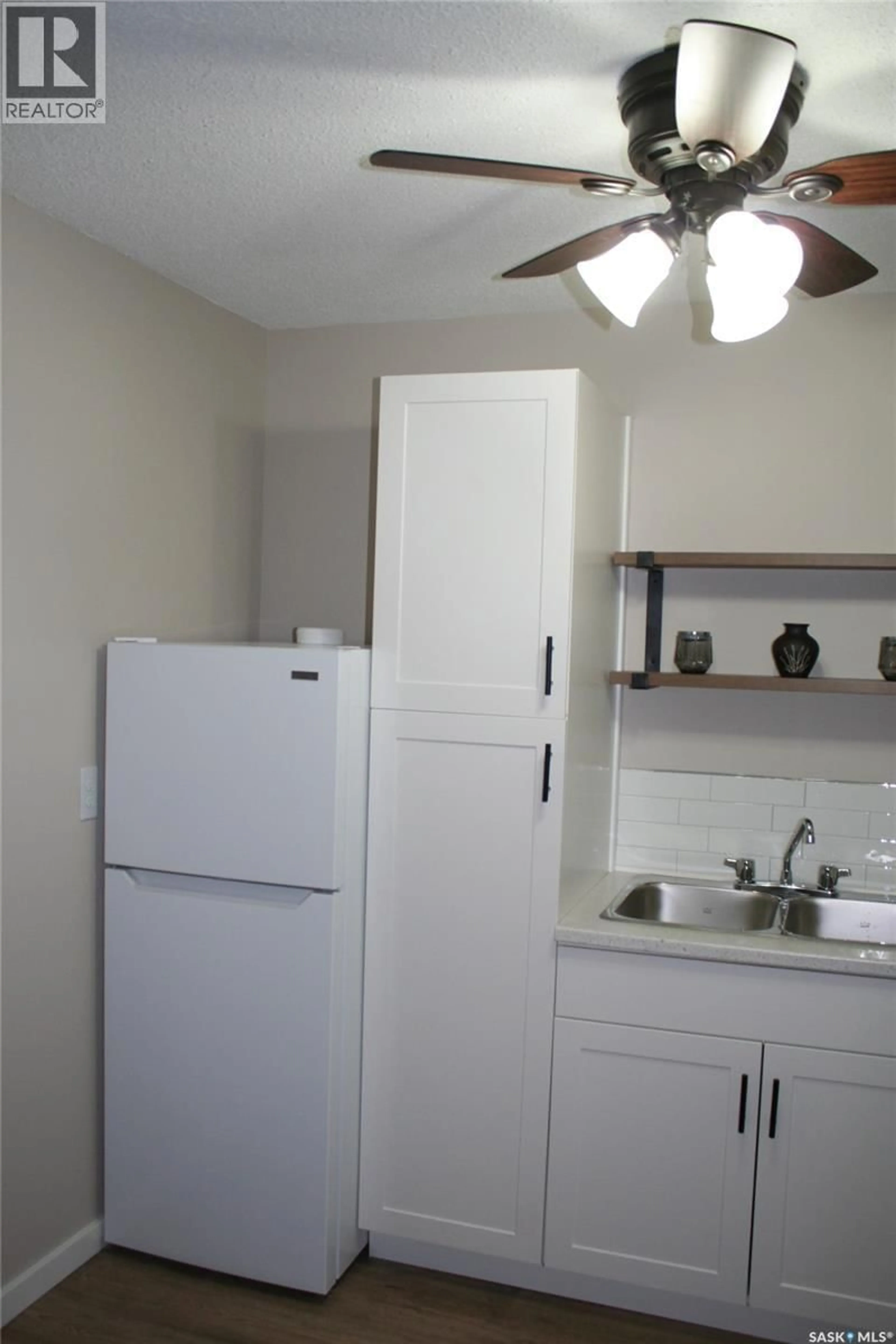 Standard kitchen, unknown for 6 - 4505 RAE STREET, Regina Saskatchewan S4S3B2