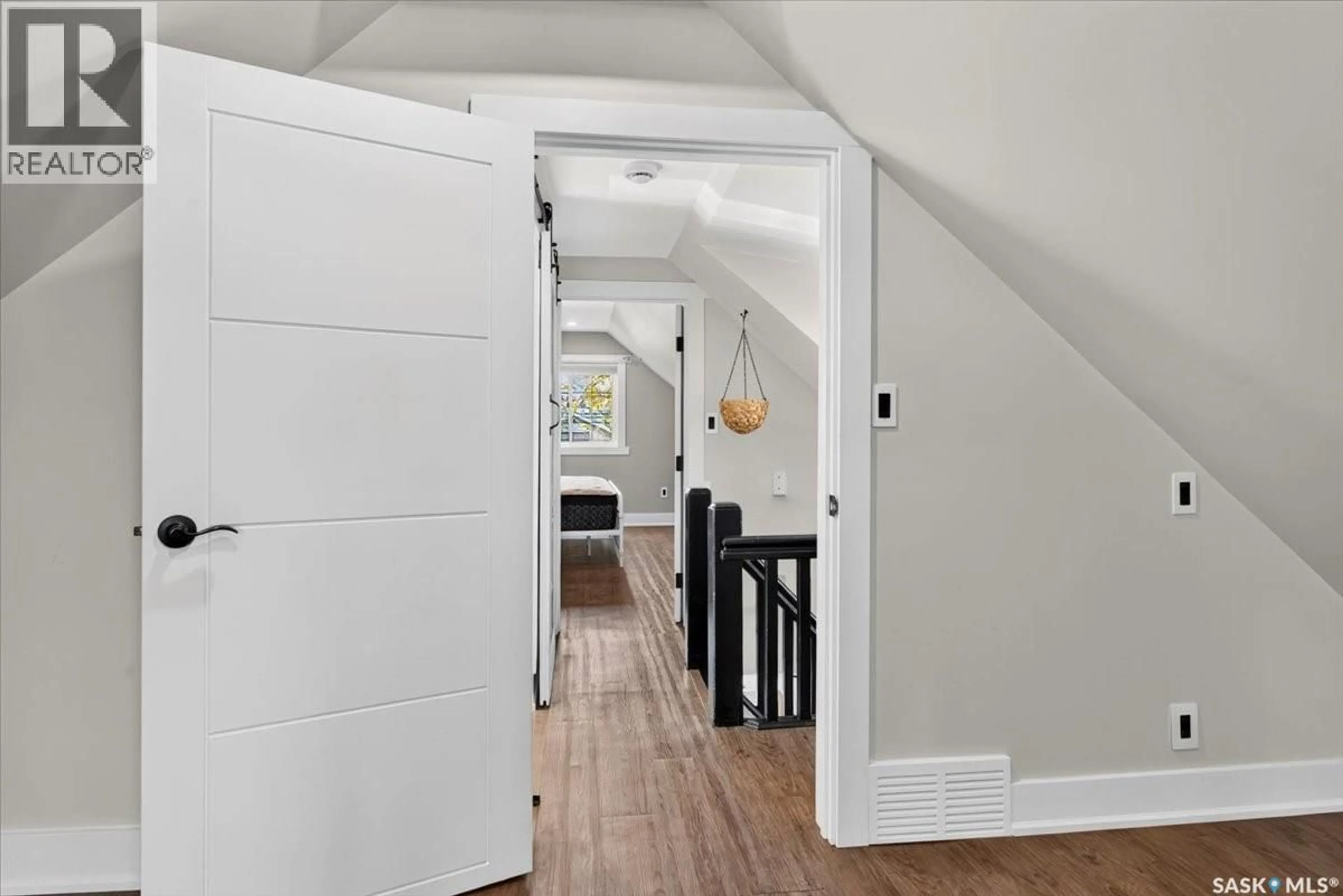 Indoor entryway for 2042 ARGYLE STREET, Regina Saskatchewan S4T3S7