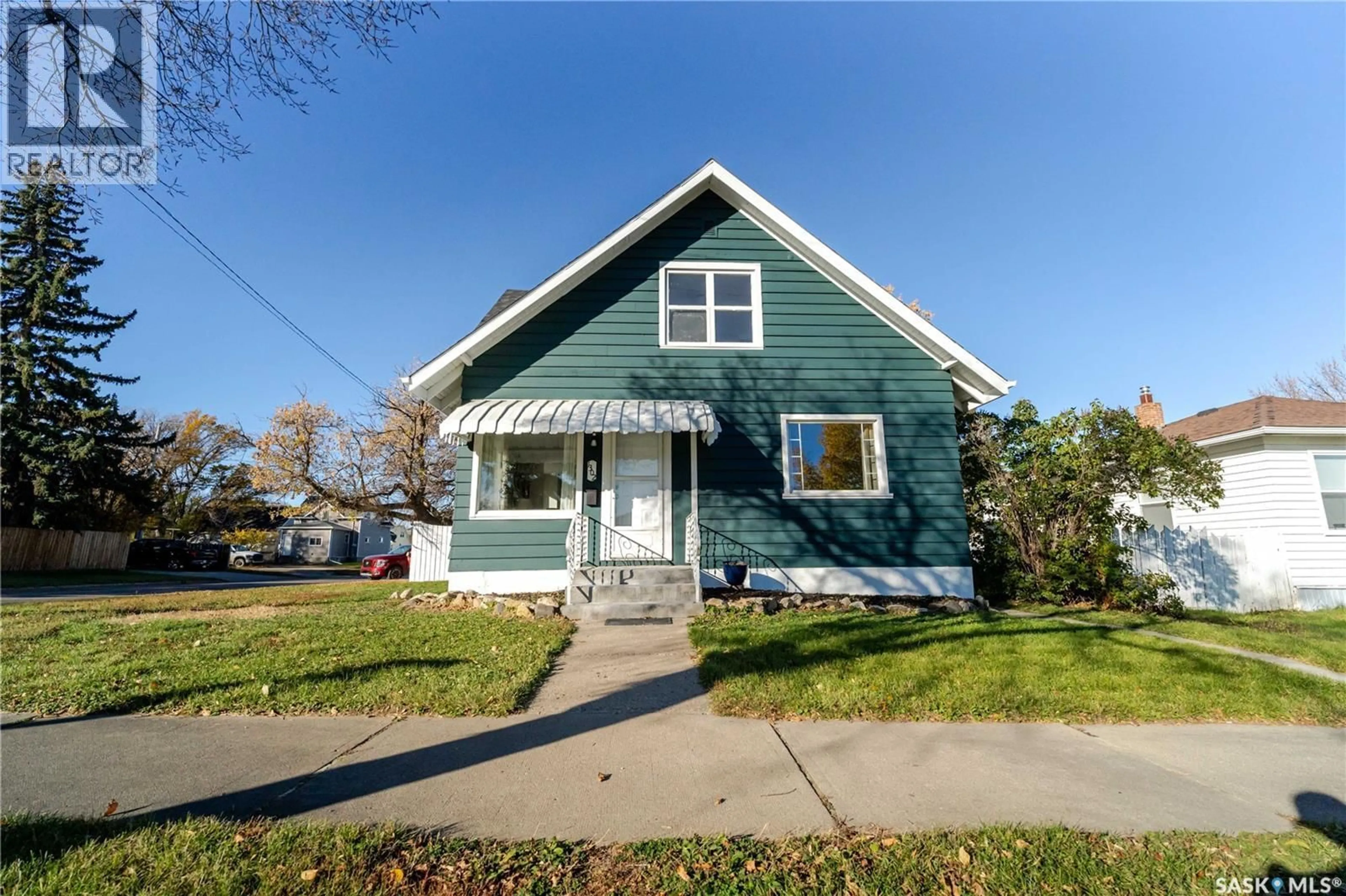 Home with vinyl exterior material, street for 1302 1ST AVENUE, Moose Jaw Saskatchewan S6H3N7