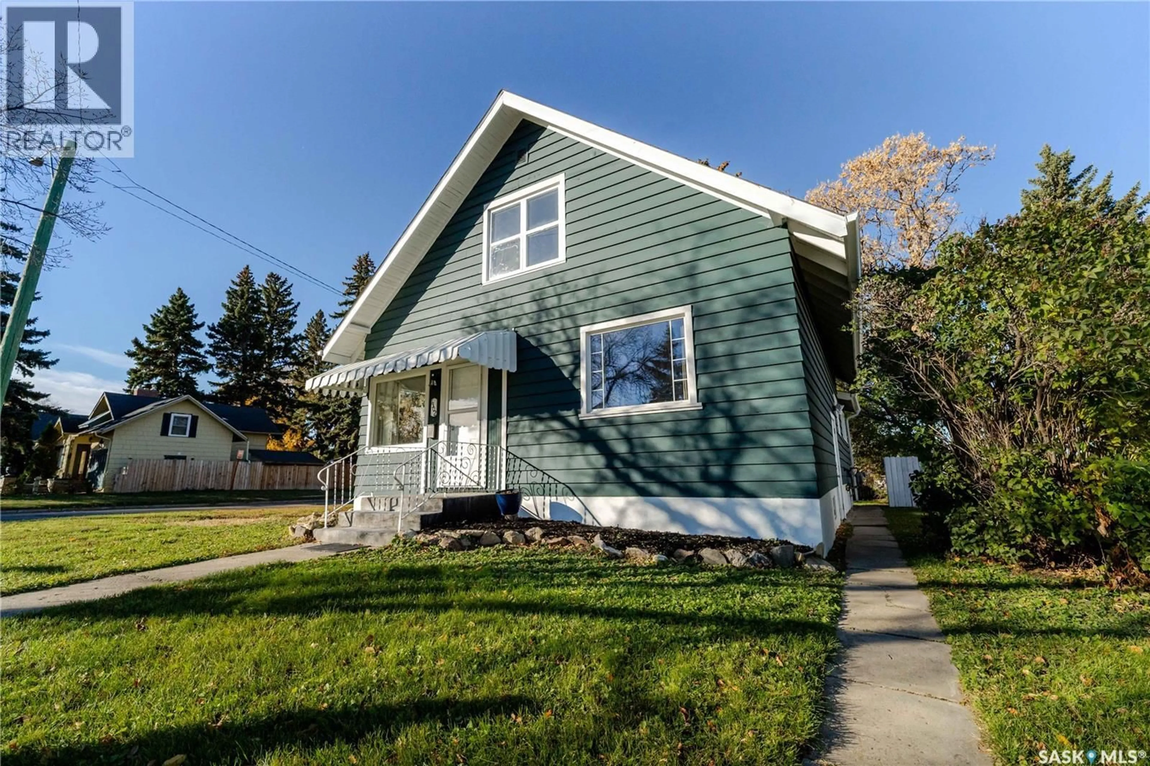 Home with vinyl exterior material, street for 1302 1ST AVENUE, Moose Jaw Saskatchewan S6H3N7