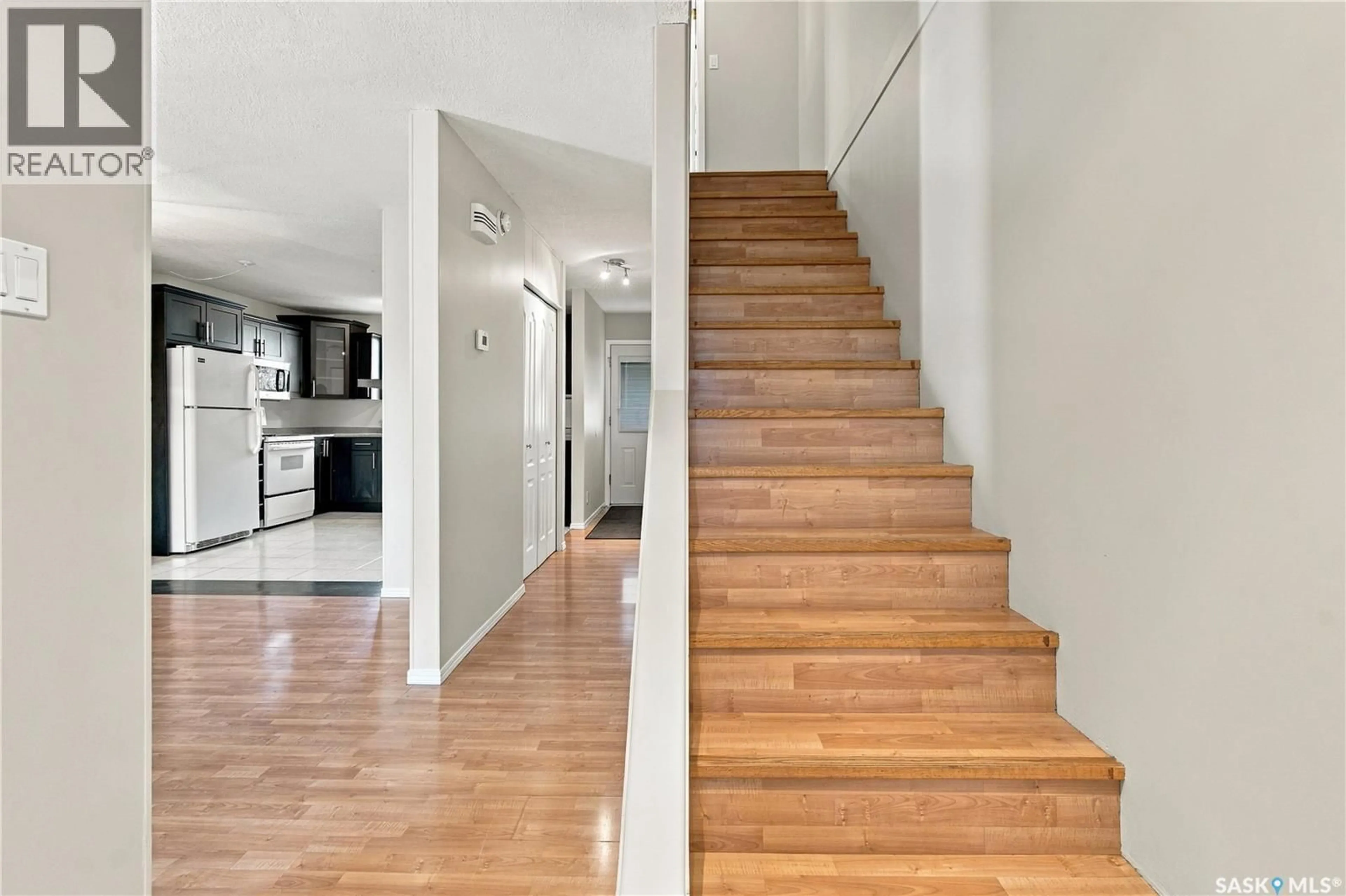 Unknown for 102 OAKVIEW DRIVE, Regina Saskatchewan S4R0E4