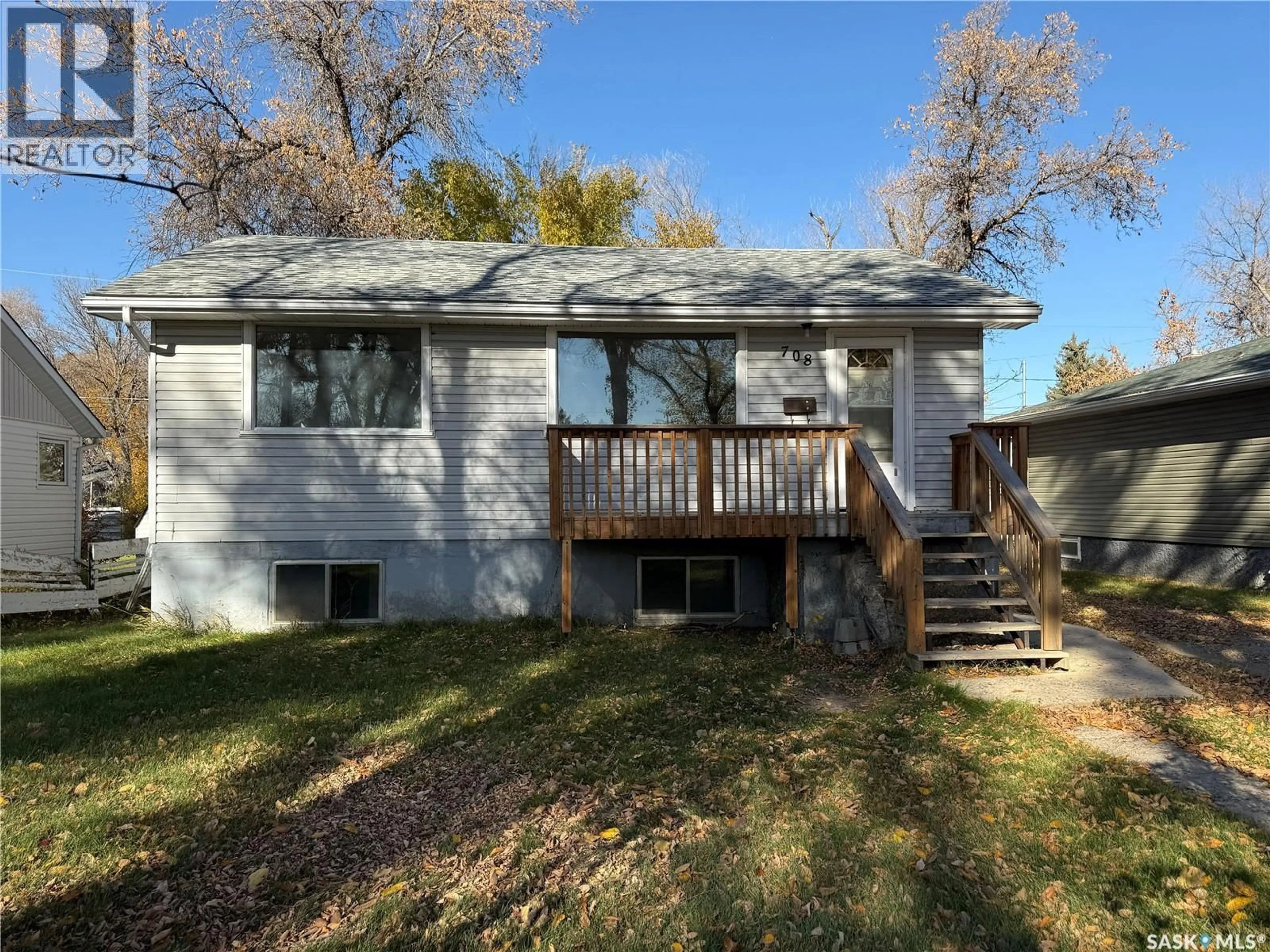 Home with vinyl exterior material, street for 708 GRANDVIEW STREET, Moose Jaw Saskatchewan S6H5L6