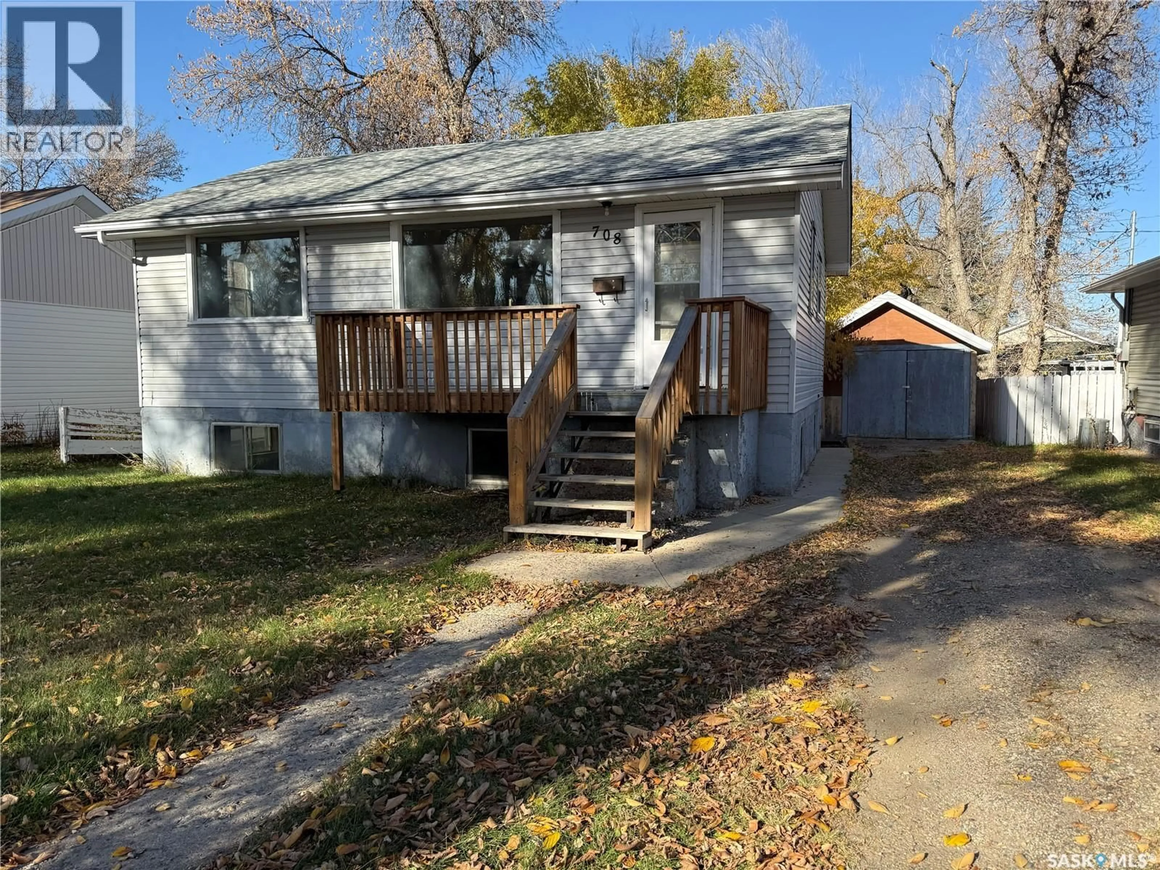 Home with vinyl exterior material, street for 708 GRANDVIEW STREET, Moose Jaw Saskatchewan S6H5L6