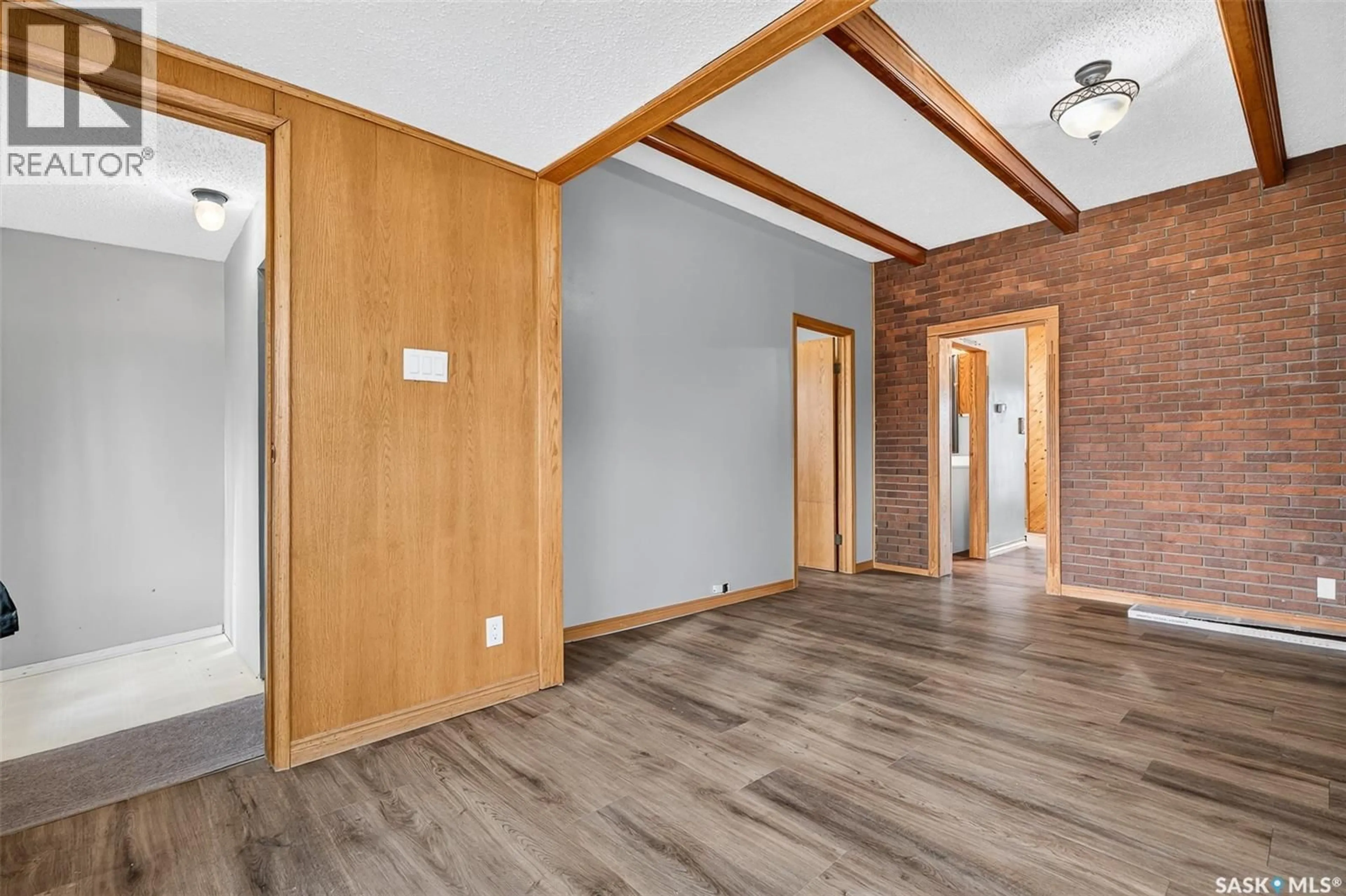 Indoor entryway for 926 MONTGOMERY STREET, Moose Jaw Saskatchewan S6H2W8