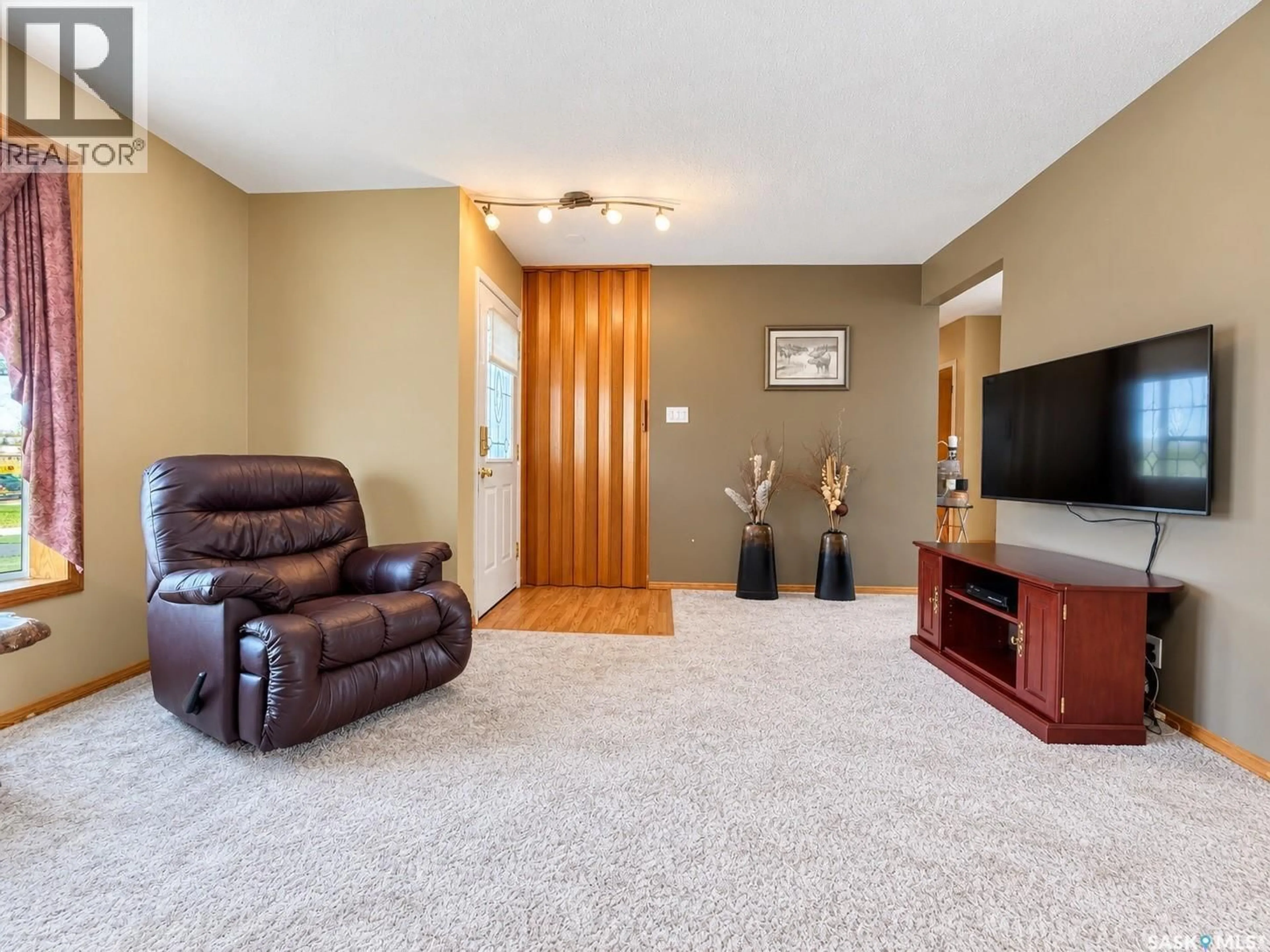 Living room with furniture, carpet floor for 511 CENTRAL AVENUE, Swift Current Saskatchewan S9H3G7