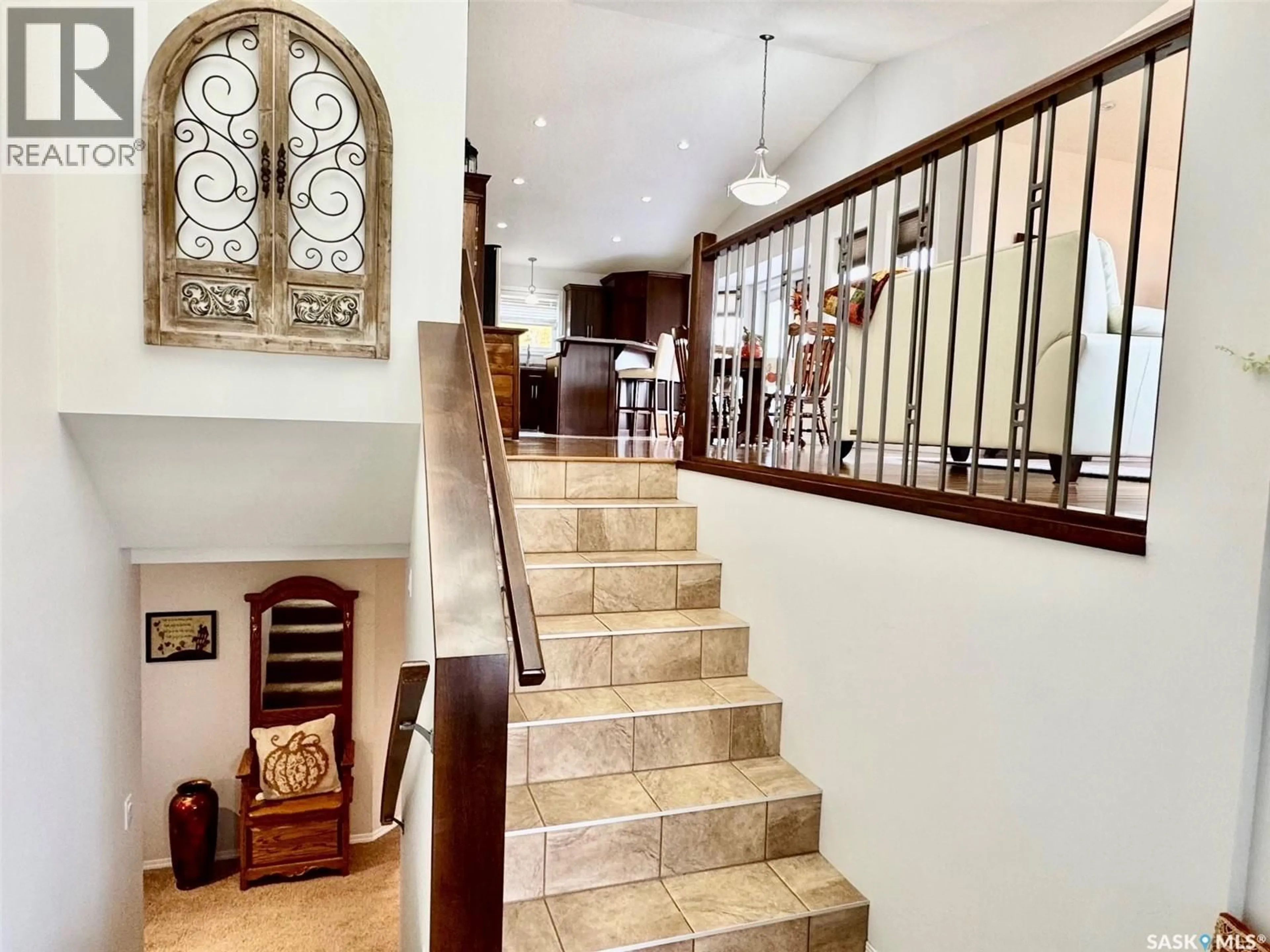 Indoor foyer for 905 WATER RIDGE CRESCENT, Humboldt Saskatchewan S0K2A0