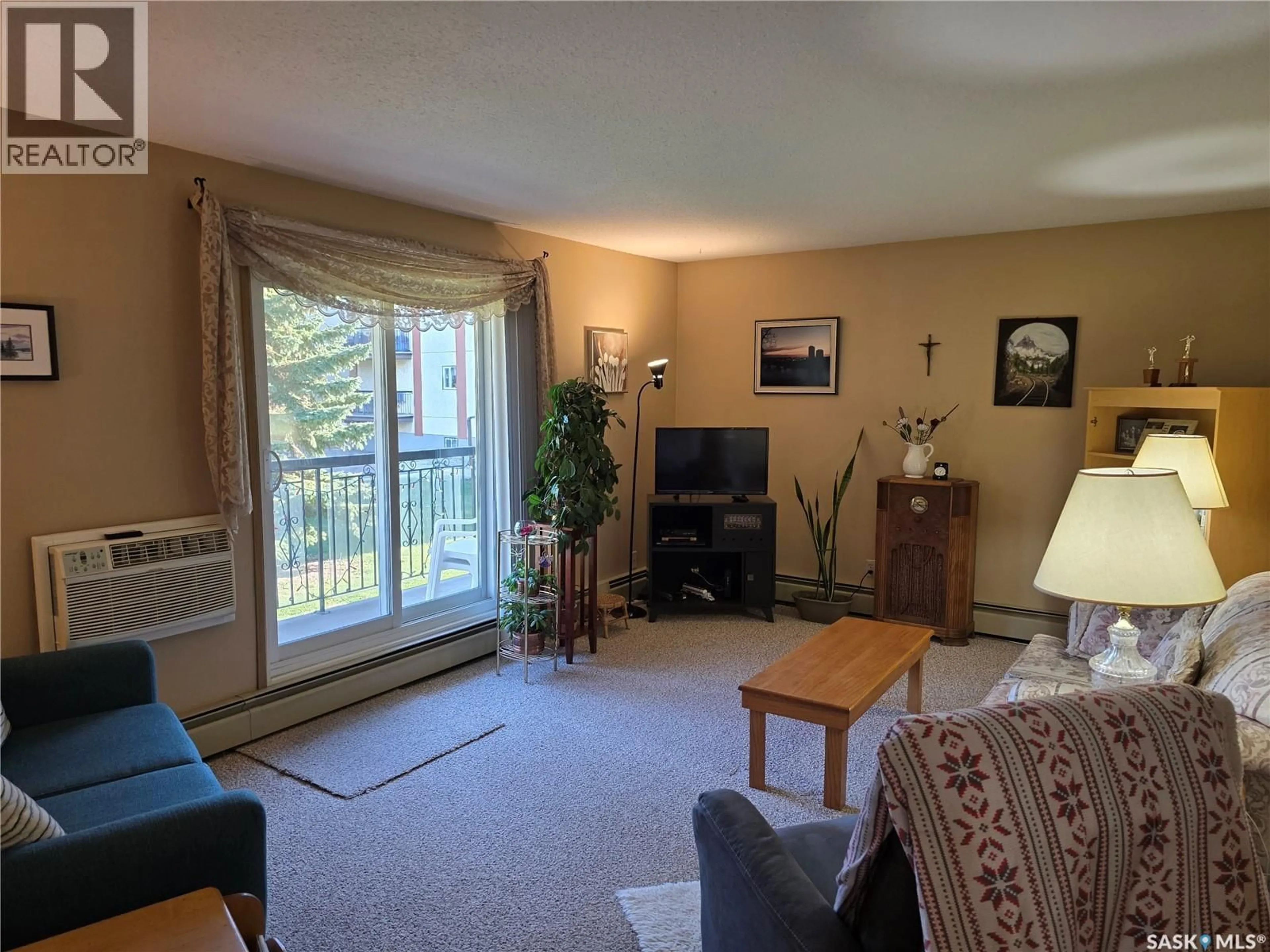 Living room with furniture, unknown for 107 2013 ARLINGTON AVENUE, Saskatoon Saskatchewan S7J2H6