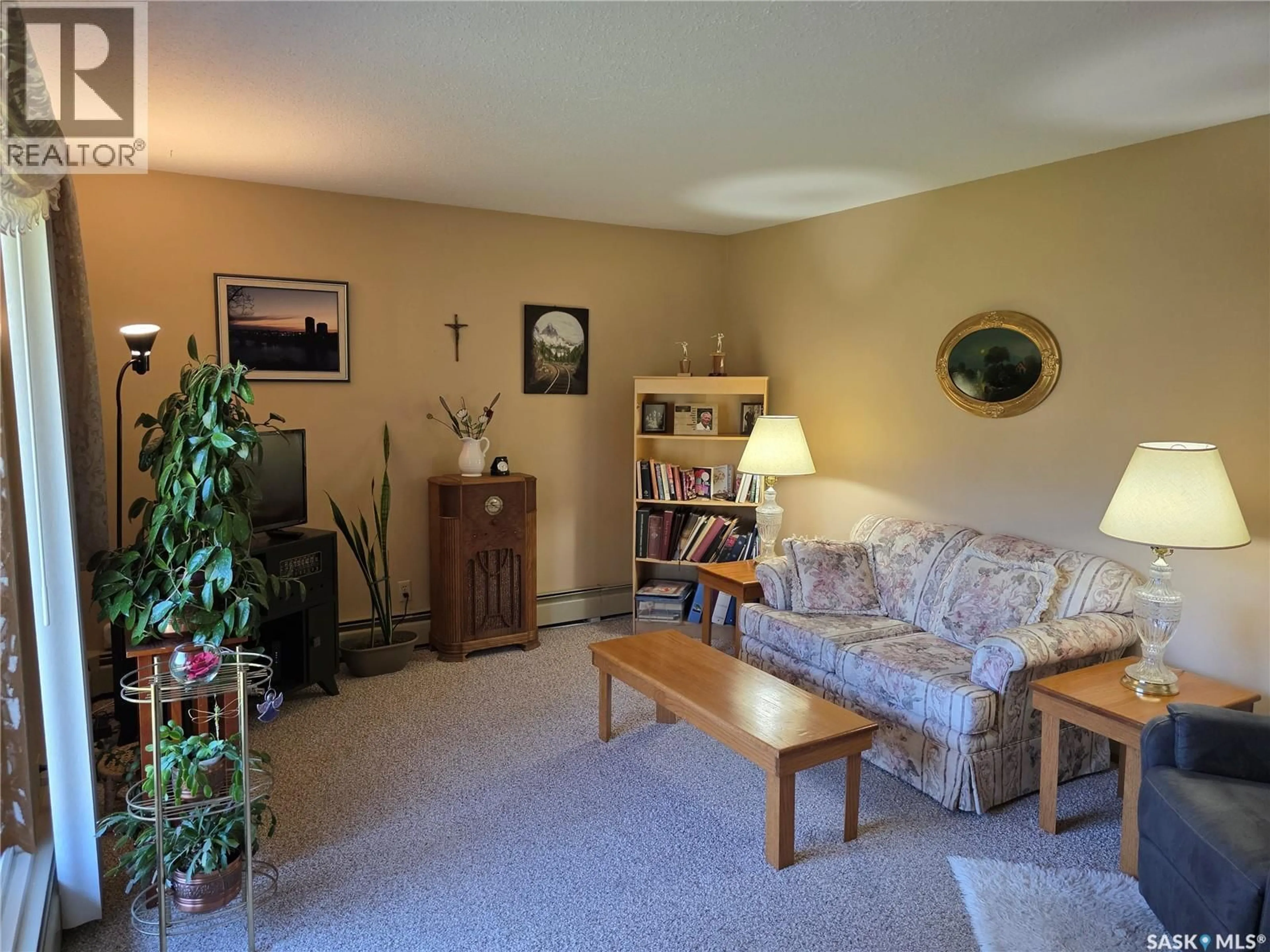 Living room with furniture, unknown for 107 2013 ARLINGTON AVENUE, Saskatoon Saskatchewan S7J2H6