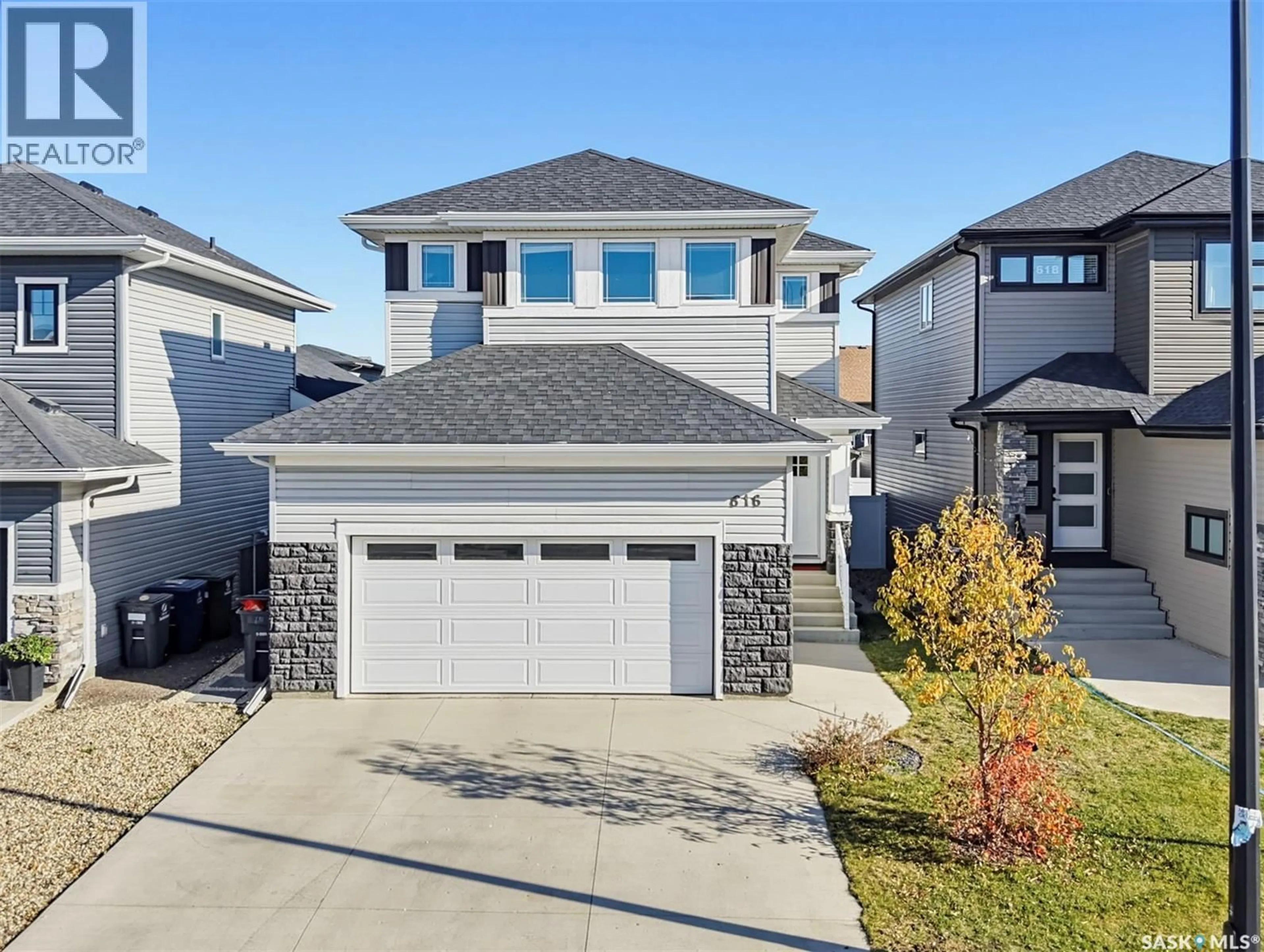 Home with vinyl exterior material, street for 616 MCFAULL CRESCENT, Saskatoon Saskatchewan S7V0T3