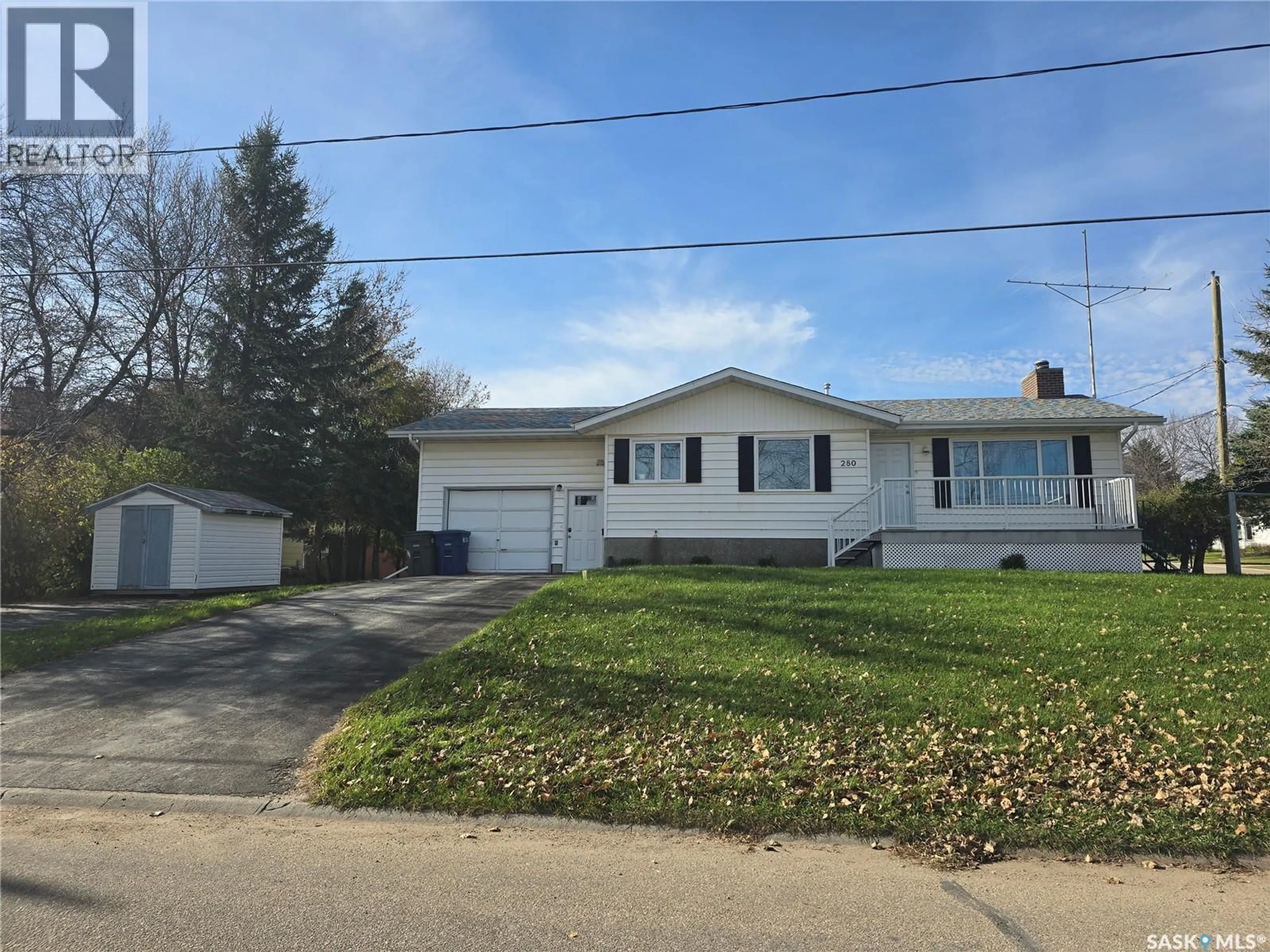 Home with vinyl exterior material, street for 280 9TH AVENUE, Broadview Saskatchewan S0G0K0