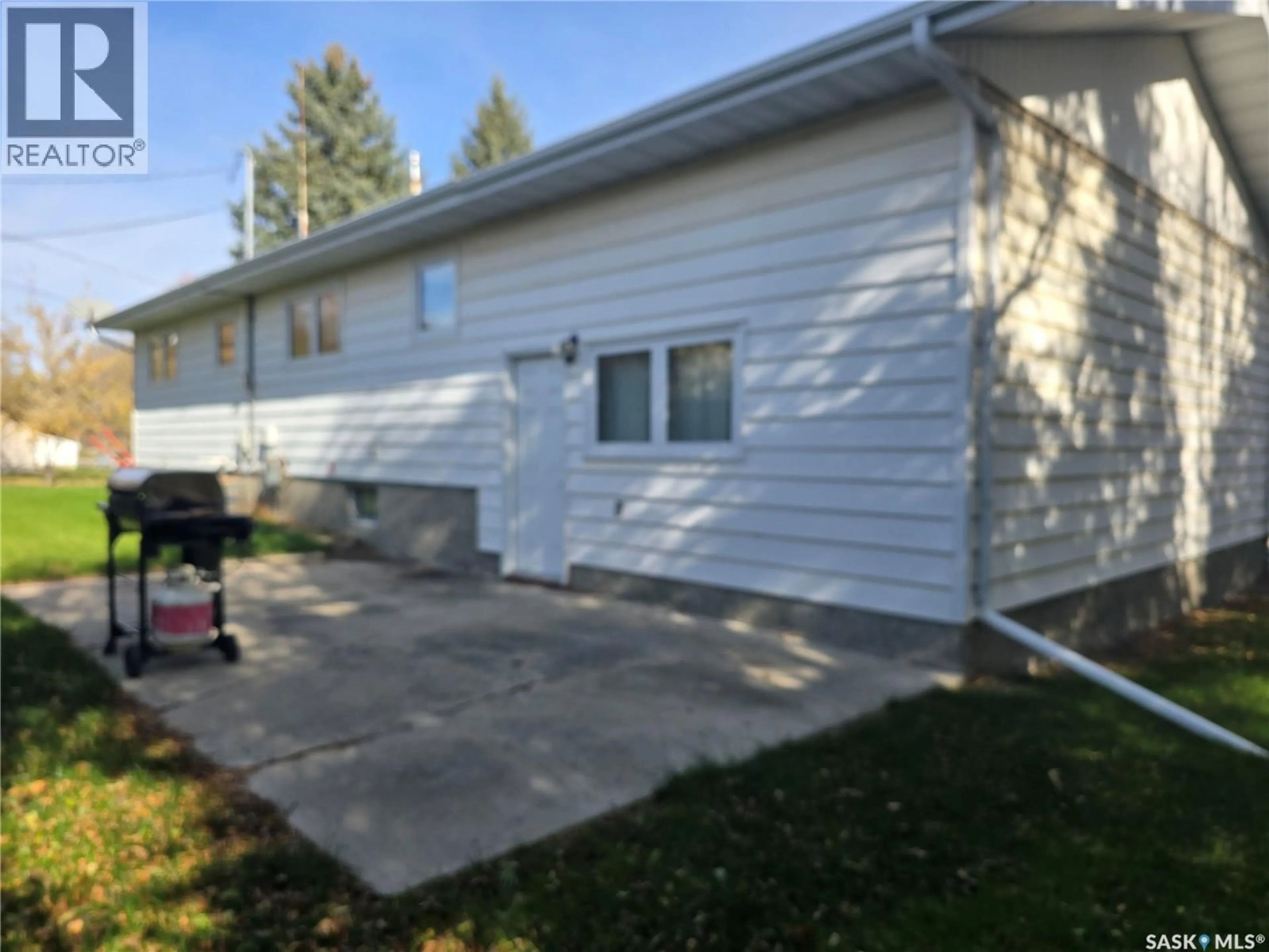 Home with vinyl exterior material, street for 280 9TH AVENUE, Broadview Saskatchewan S0G0K0