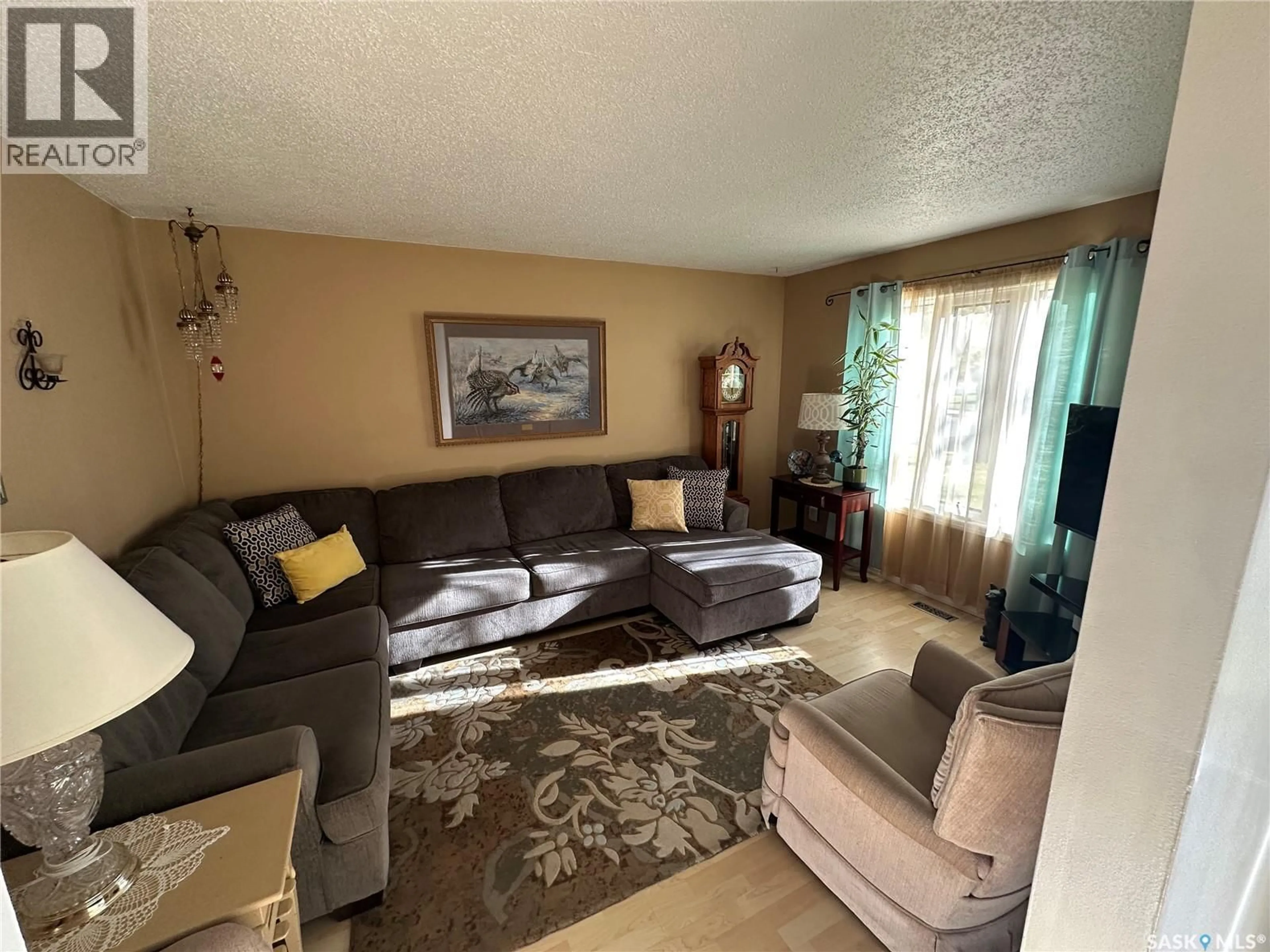 Living room with furniture, unknown for 1131 MACKLEM DRIVE, Saskatoon Saskatchewan S7L4R7