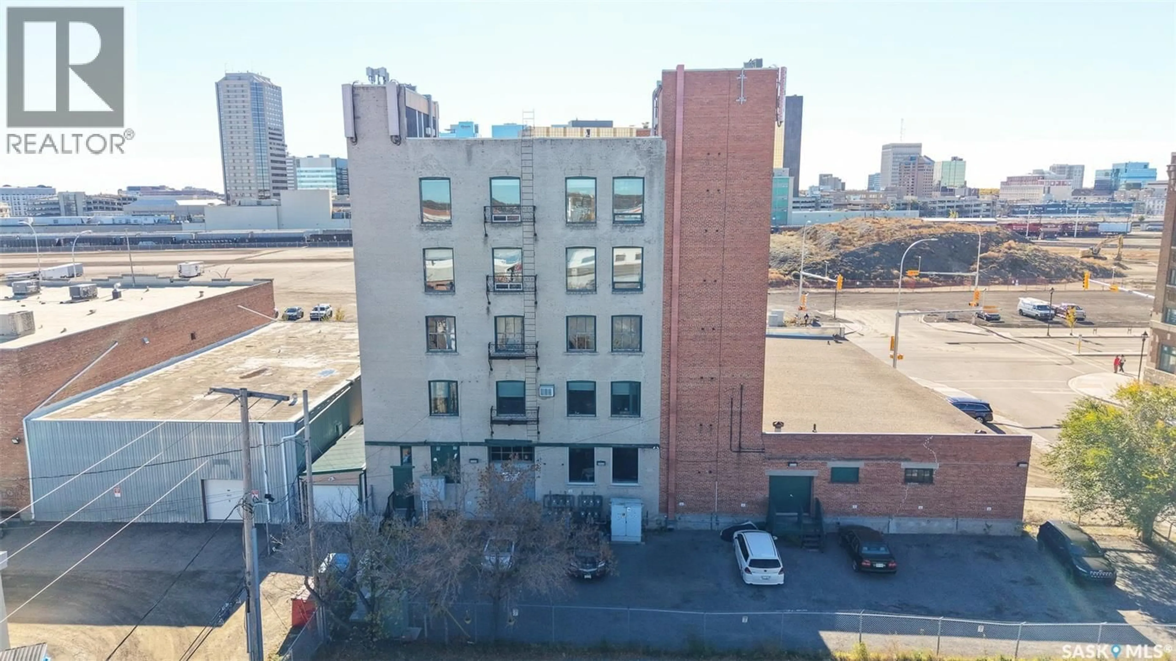 A pic from outside/outdoor area/front of a property/back of a property/a pic from drone, city buildings view from balcony for 500 2128 DEWDNEY AVENUE, Regina Saskatchewan S4R1H2