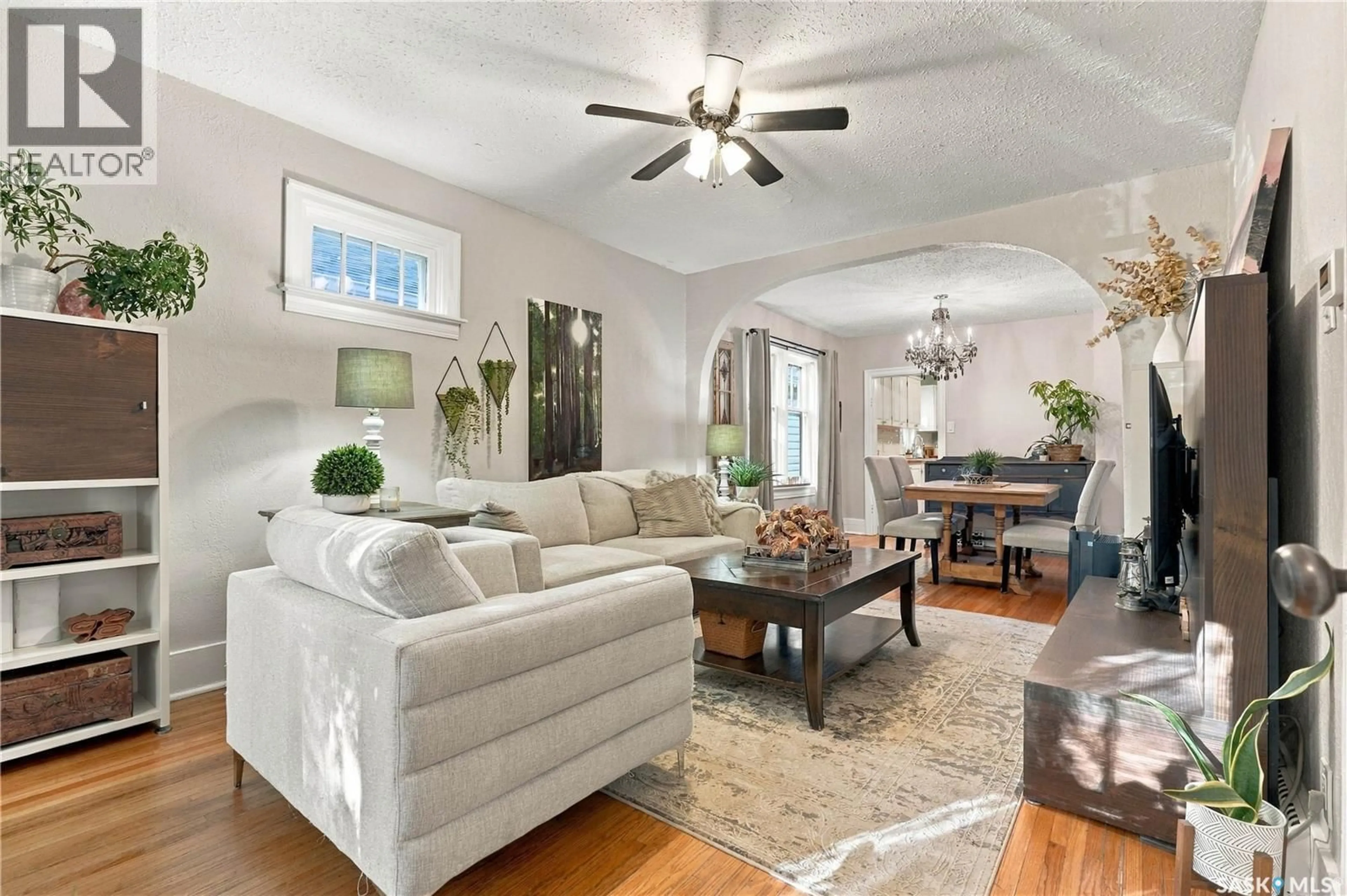 Living room with furniture, unknown for 931 4TH AVENUE, Saskatoon Saskatchewan S7K2N5