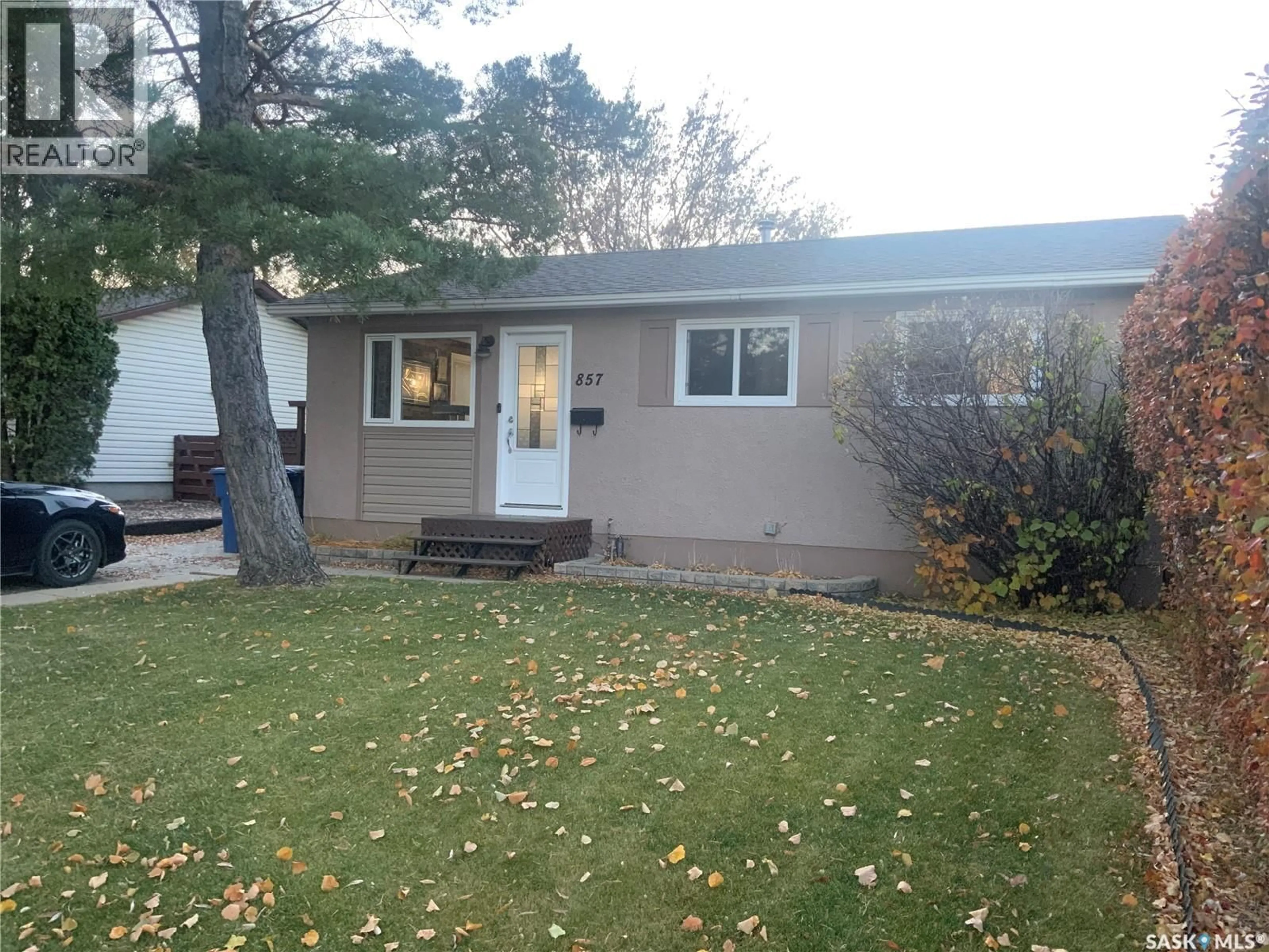 Home with vinyl exterior material, street for 857 MACKLEM DRIVE, Saskatoon Saskatchewan S7L4K1