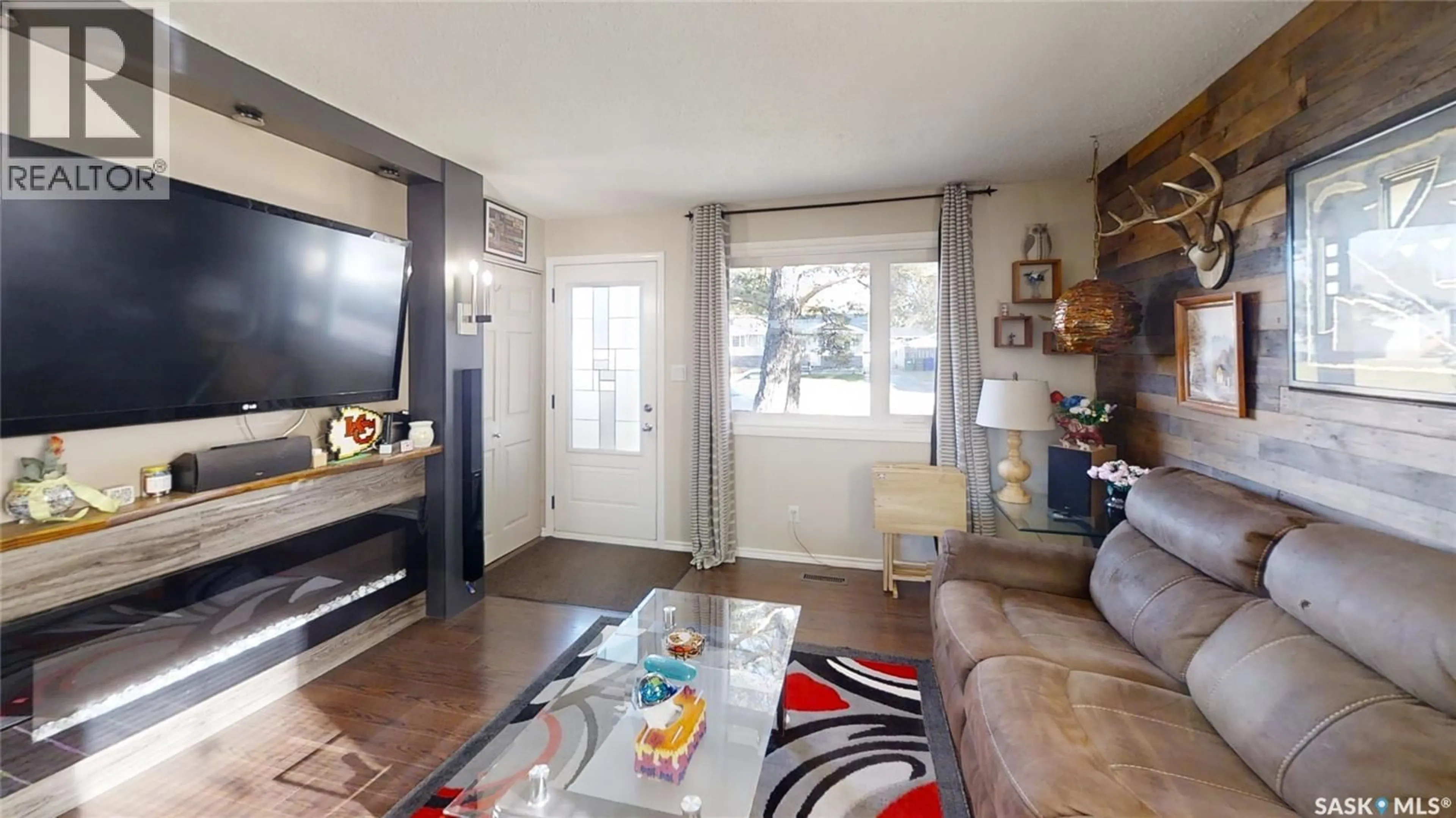 Living room with furniture, wood/laminate floor for 857 MACKLEM DRIVE, Saskatoon Saskatchewan S7L4K1