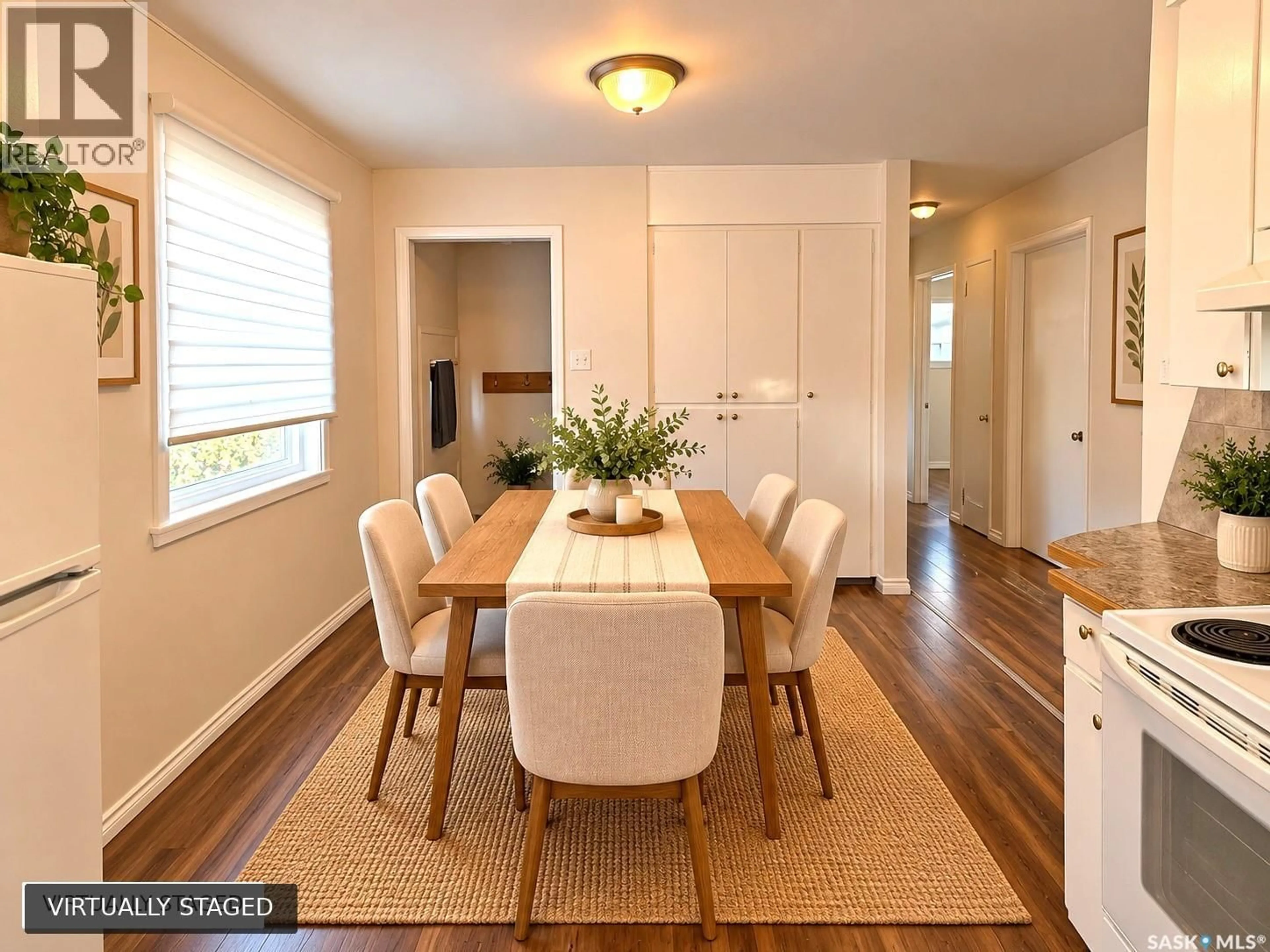 Dining room, wood/laminate floor for 233 18TH AVENUE, Swift Current Saskatchewan S9H2Y2