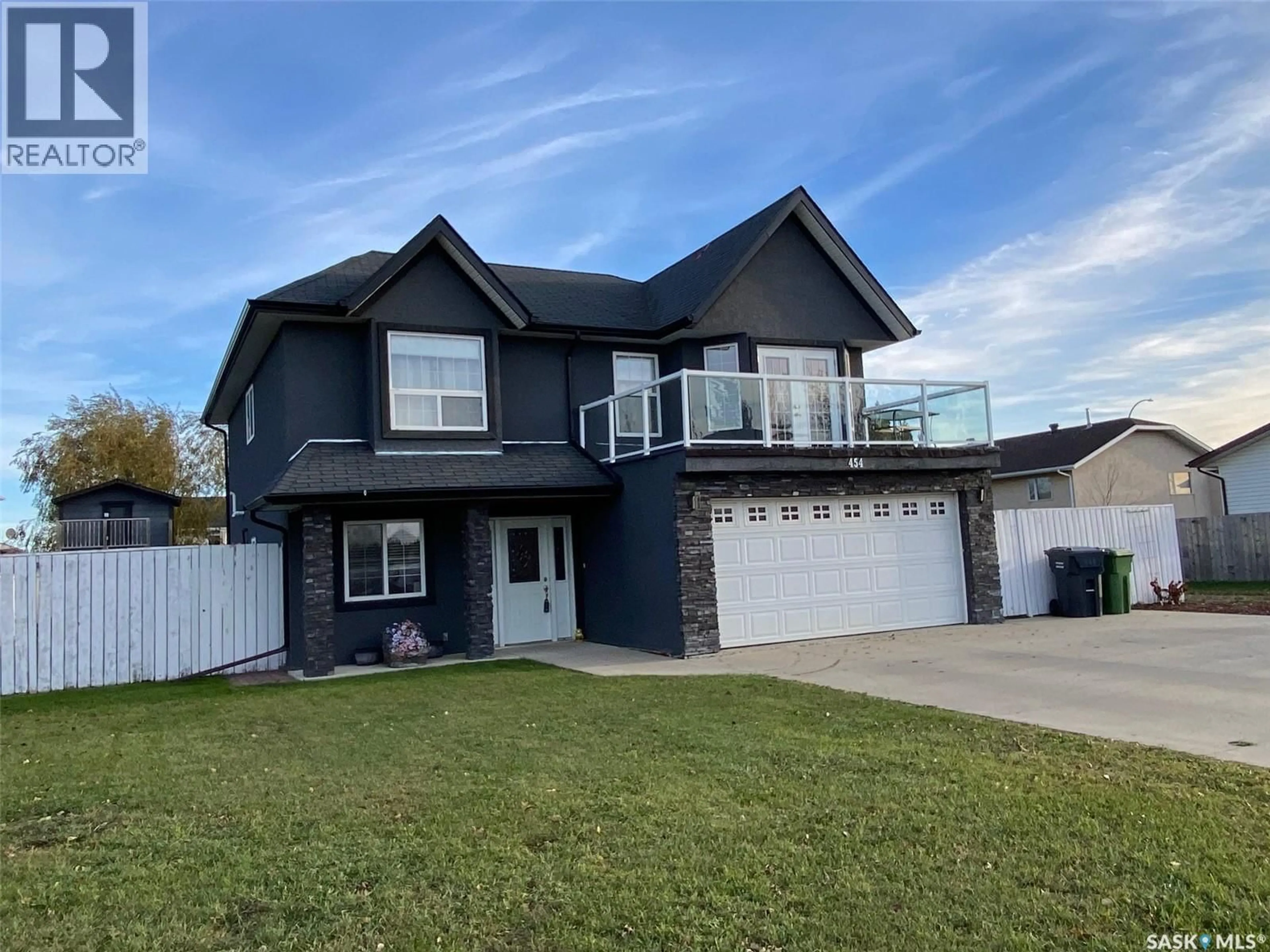 Home with vinyl exterior material, street for 454 DARLINGTON STREET E, Yorkton Saskatchewan S3N4A1