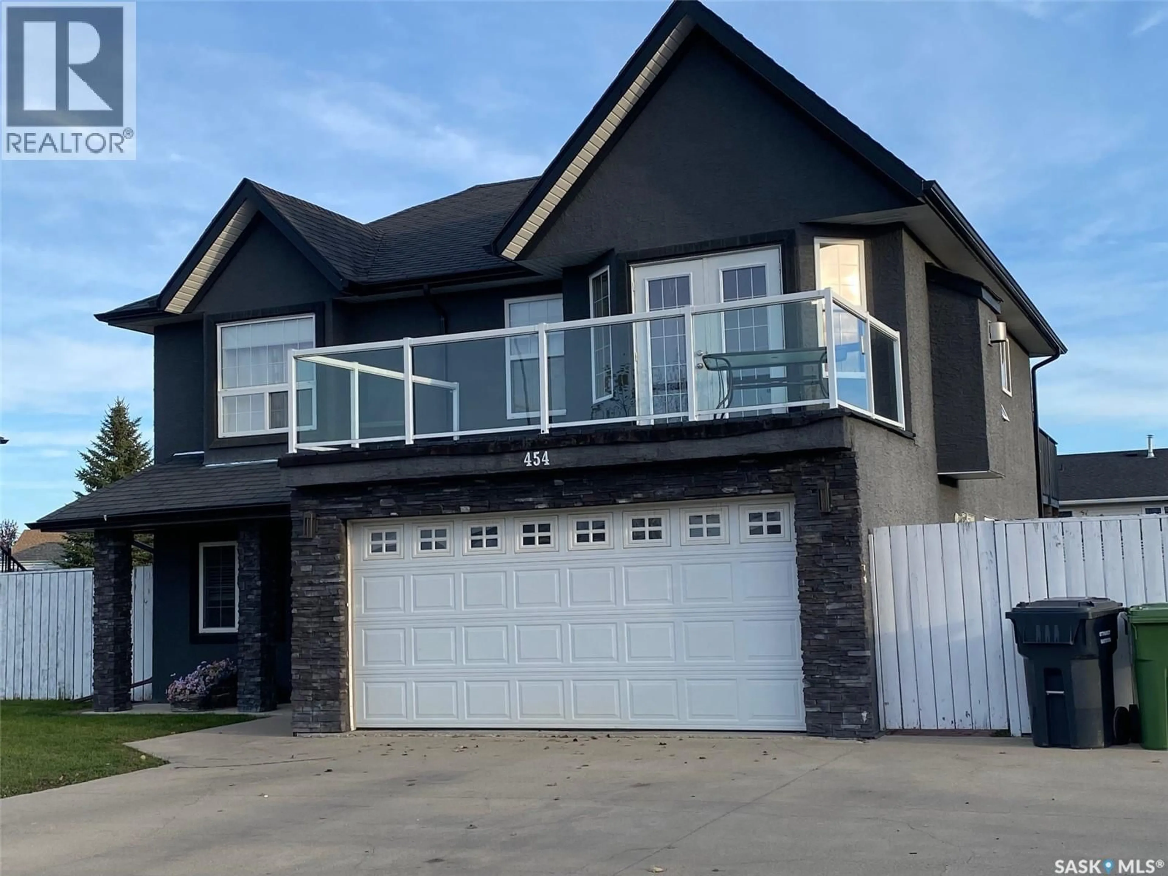 Home with vinyl exterior material, street for 454 DARLINGTON STREET E, Yorkton Saskatchewan S3N4A1