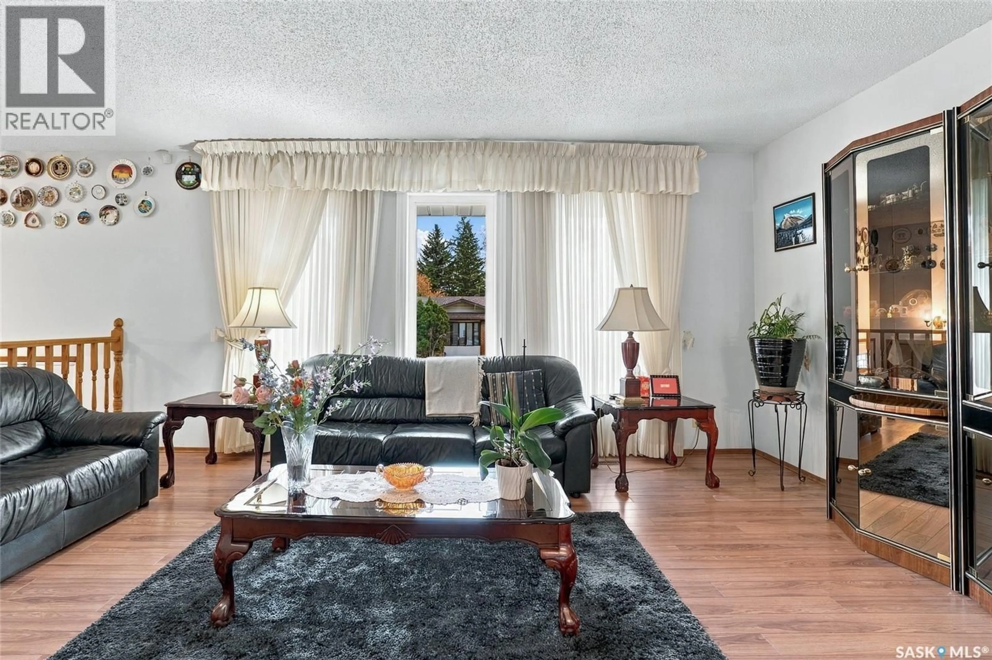 Living room with furniture, unknown for 430 KINGSMERE BOULEVARD, Saskatoon Saskatchewan S7J3V1