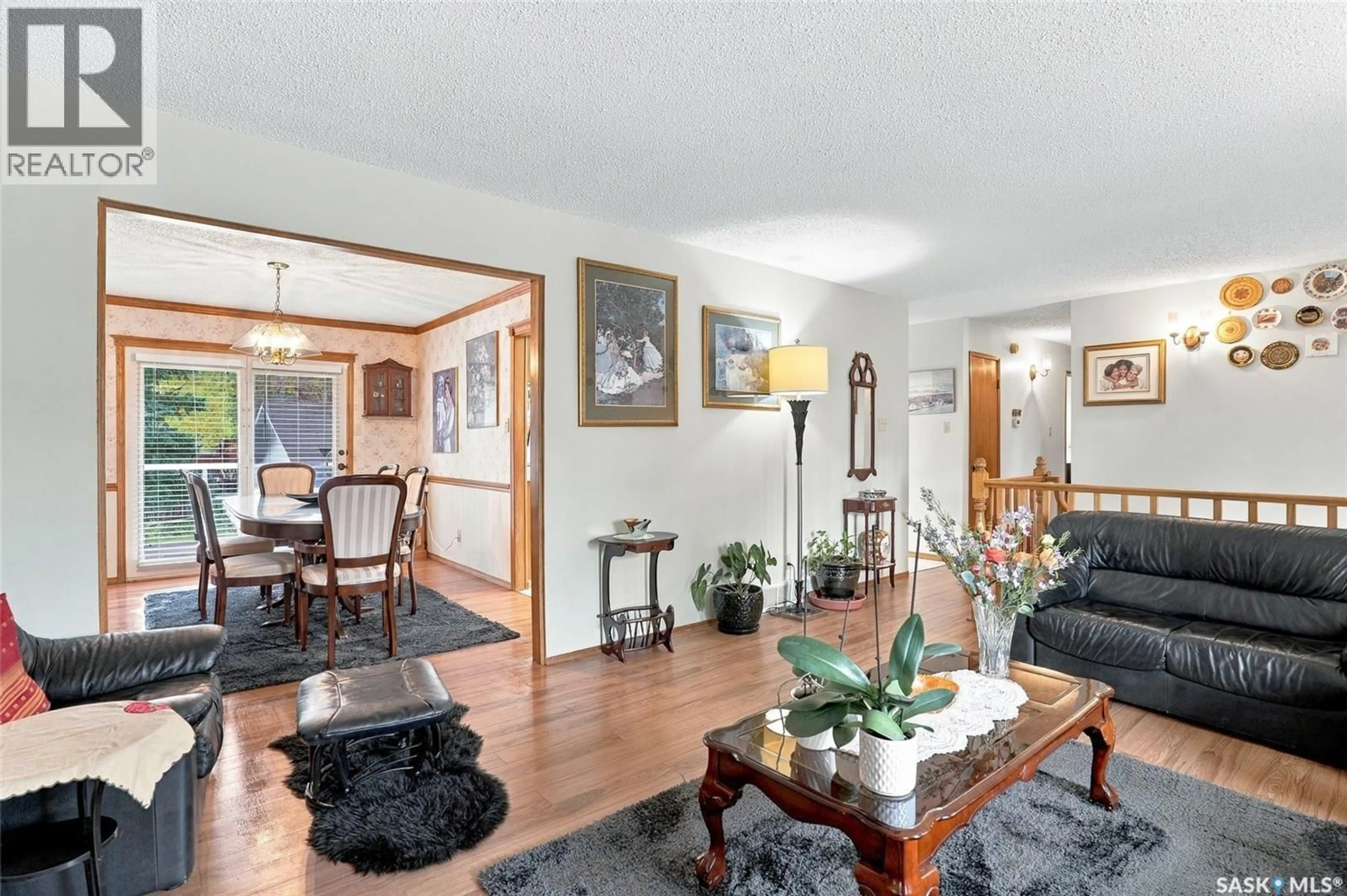 Living room with furniture, wood/laminate floor for 430 KINGSMERE BOULEVARD, Saskatoon Saskatchewan S7J3V1