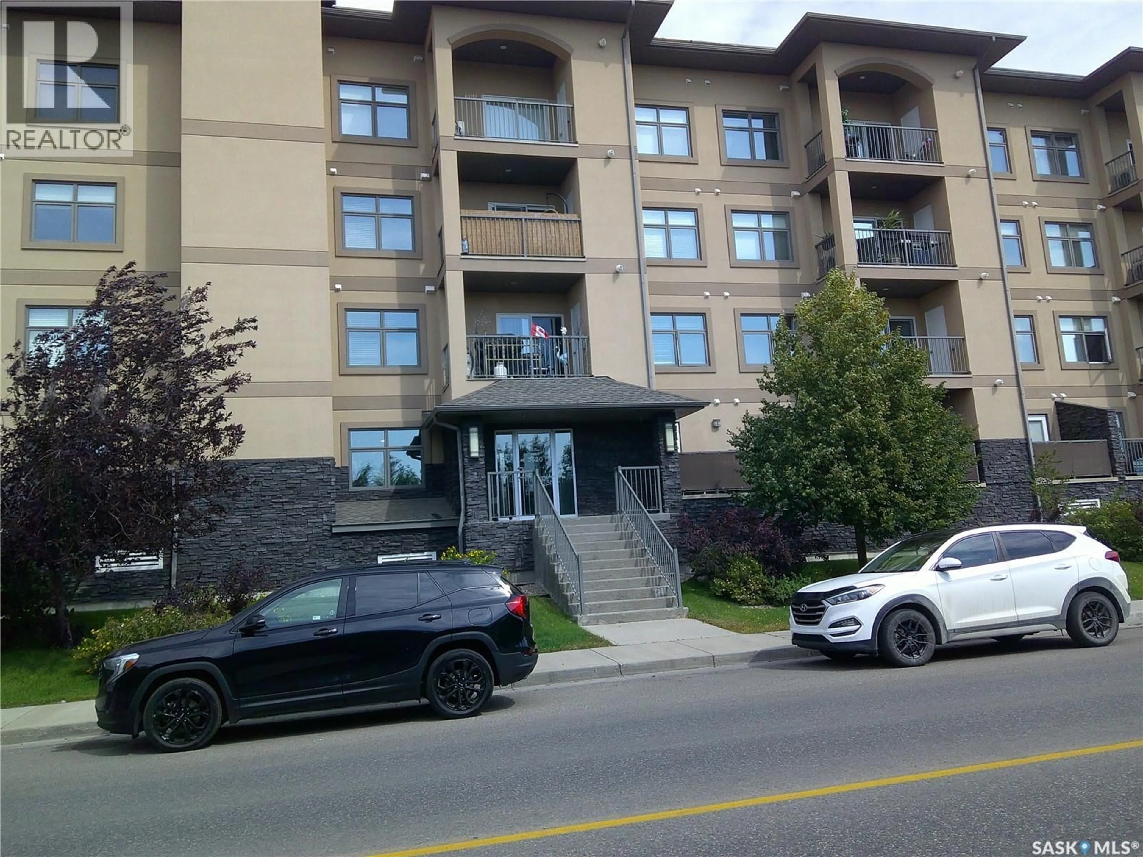 Indoor foyer for 410 3630 HAUGHTON ROAD E, Regina Saskatchewan S4V1P1