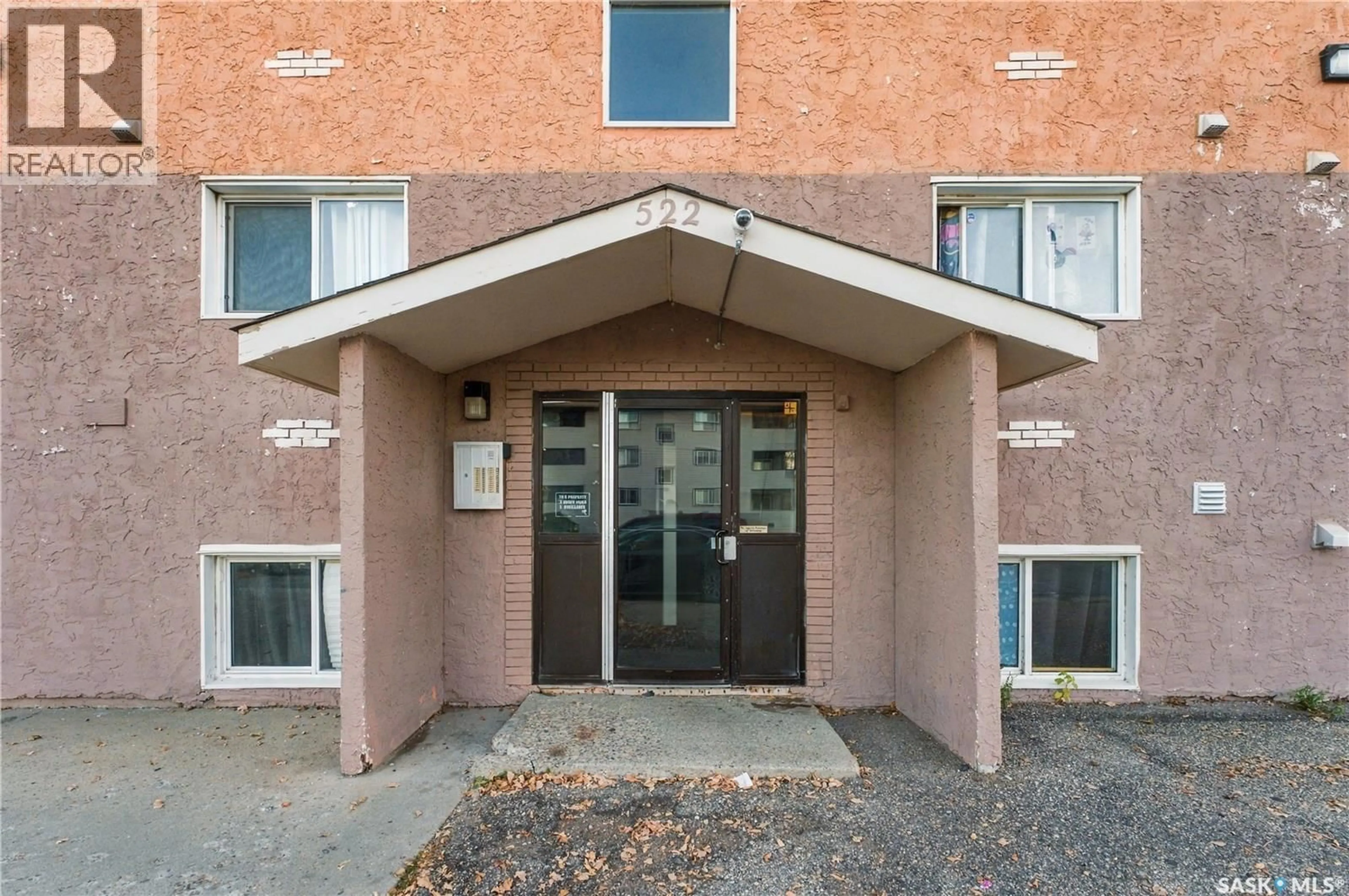 Indoor foyer for 104 - 522 X AVENUE, Saskatoon Saskatchewan S7M4X9