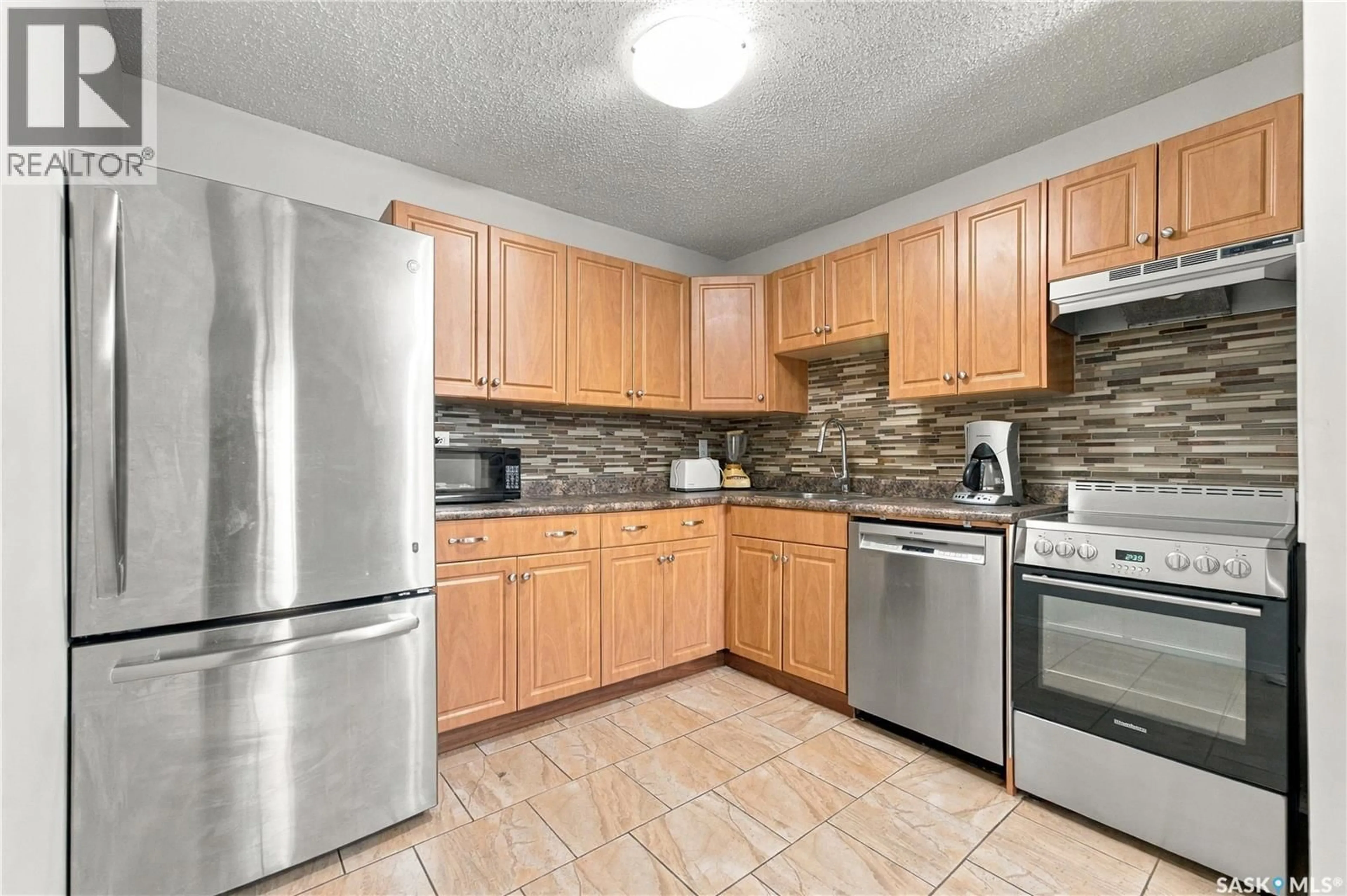 Standard kitchen, unknown for 104 - 522 X AVENUE, Saskatoon Saskatchewan S7M4X9