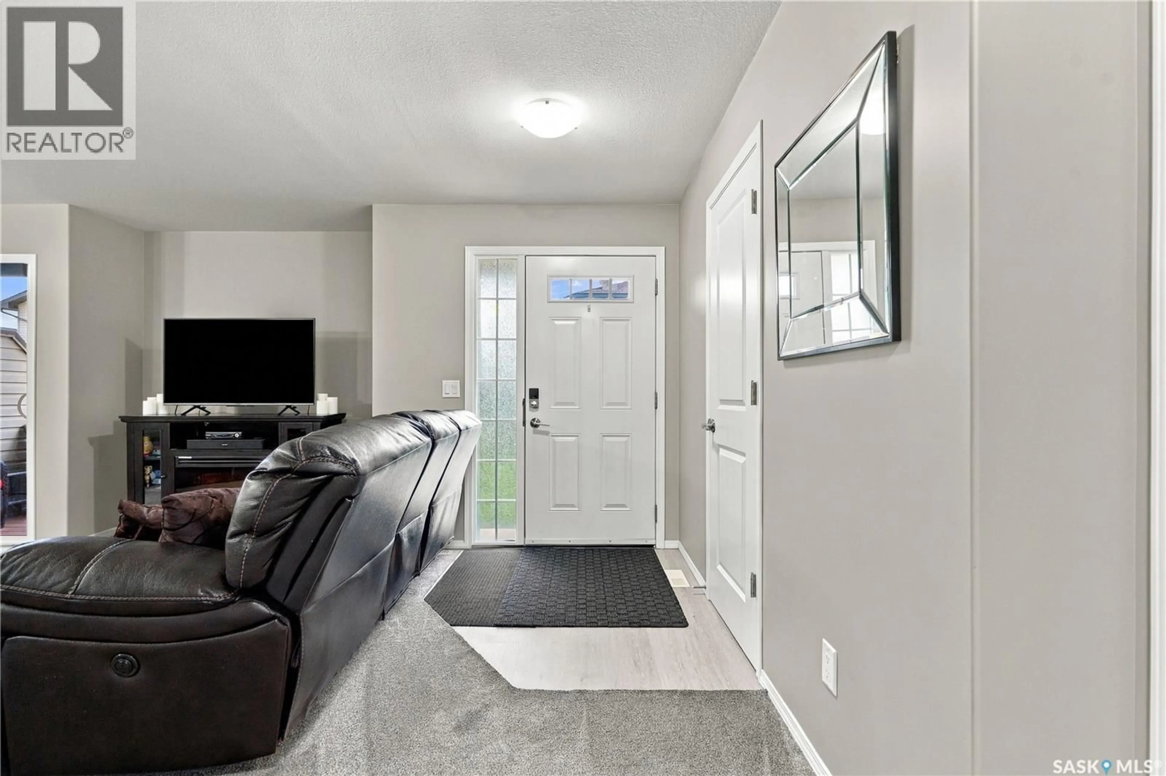 Indoor entryway for 311 100 CHAPARRAL BOULEVARD, Martensville Saskatchewan S0K0A2