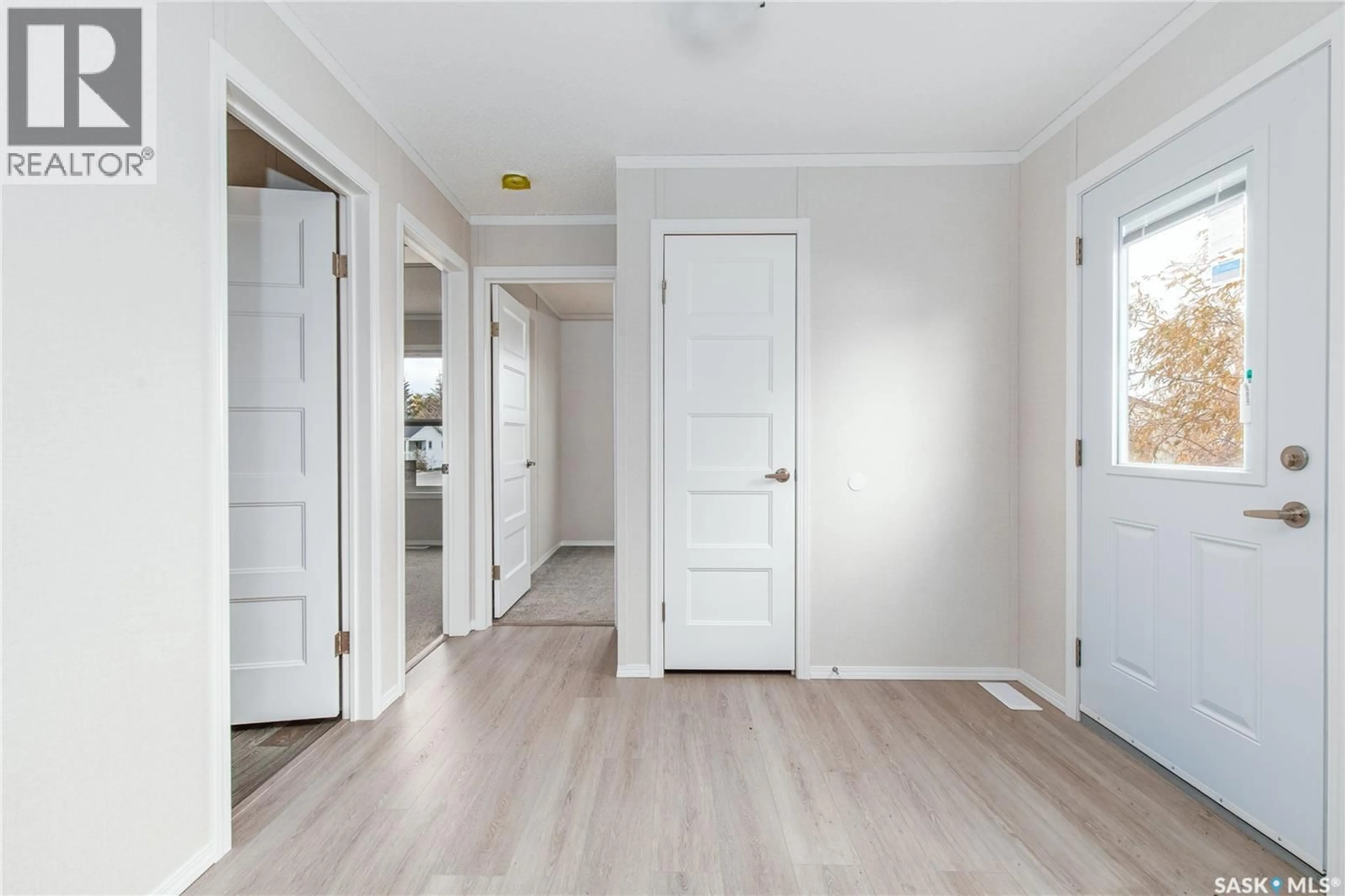 Indoor entryway for F9 - 1455 9TH AVENUE, Moose Jaw Saskatchewan S6J1C6