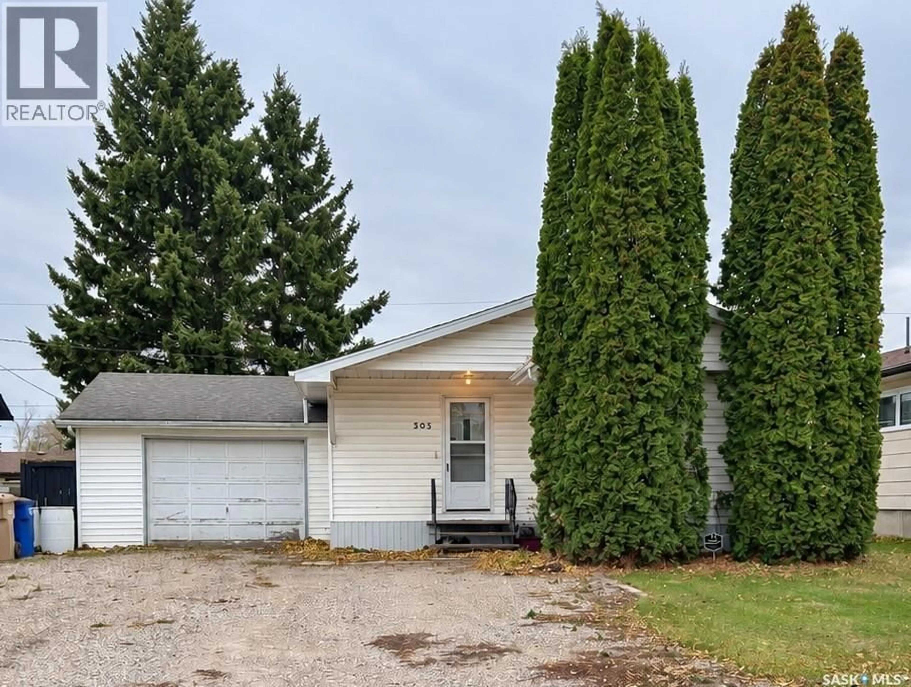 Home with vinyl exterior material, street for 303 4TH AVENUE, Shellbrook Saskatchewan S0J2E0