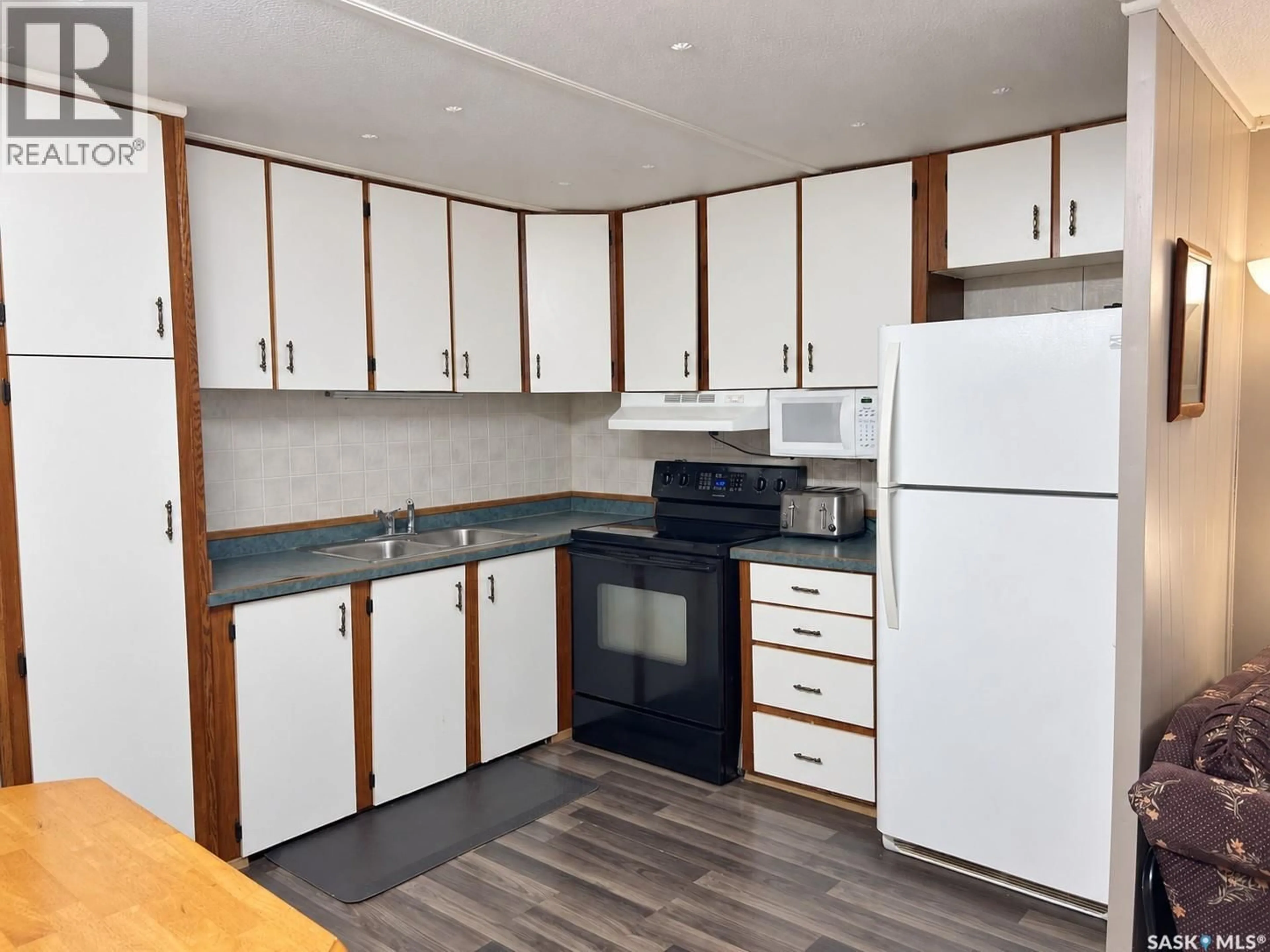 Standard kitchen, wood/laminate floor for 303 4TH AVENUE, Shellbrook Saskatchewan S0J2E0
