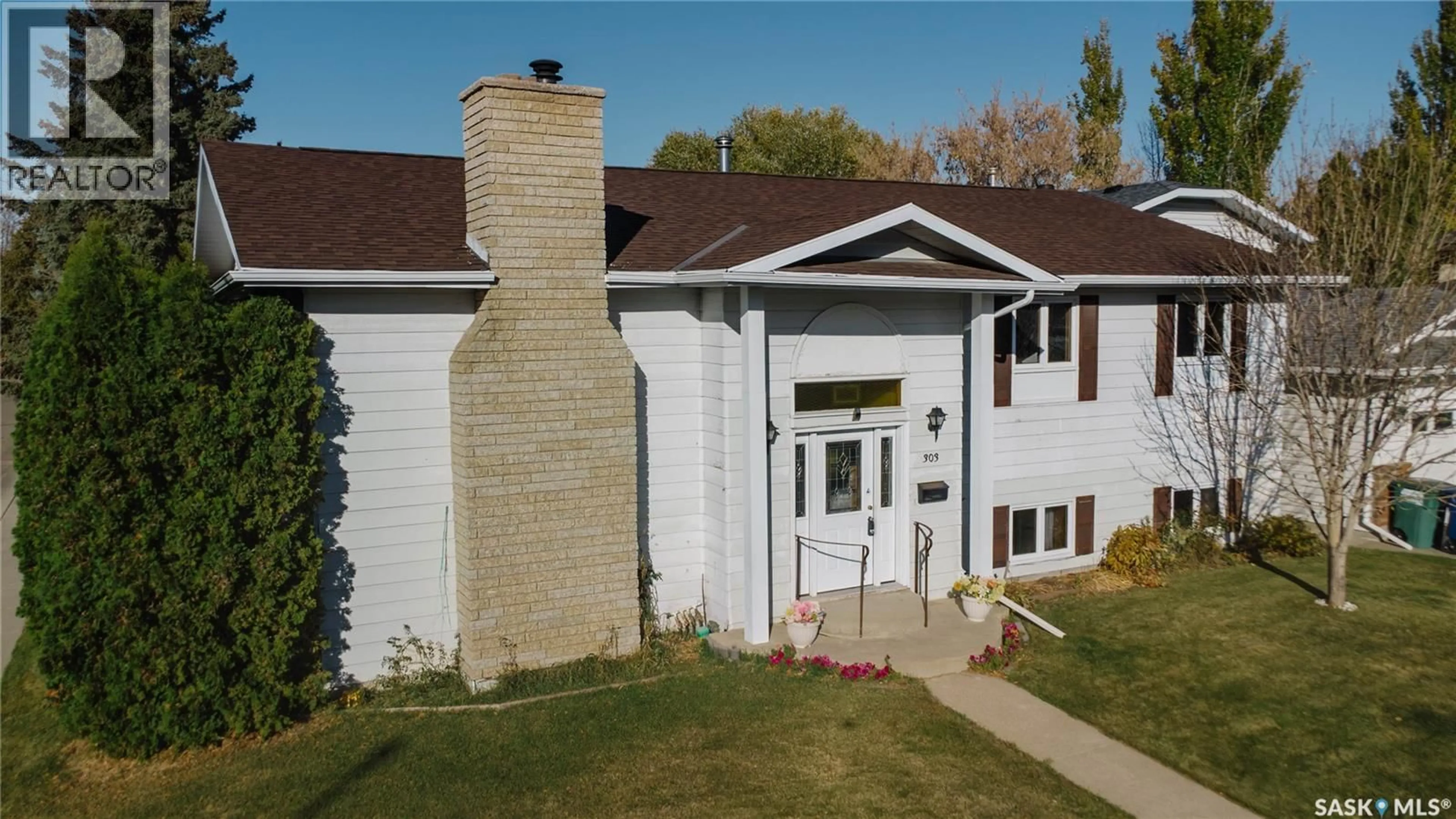 Unknown for 303 STAIGH CRESCENT, Saskatoon Saskatchewan S7N3T5