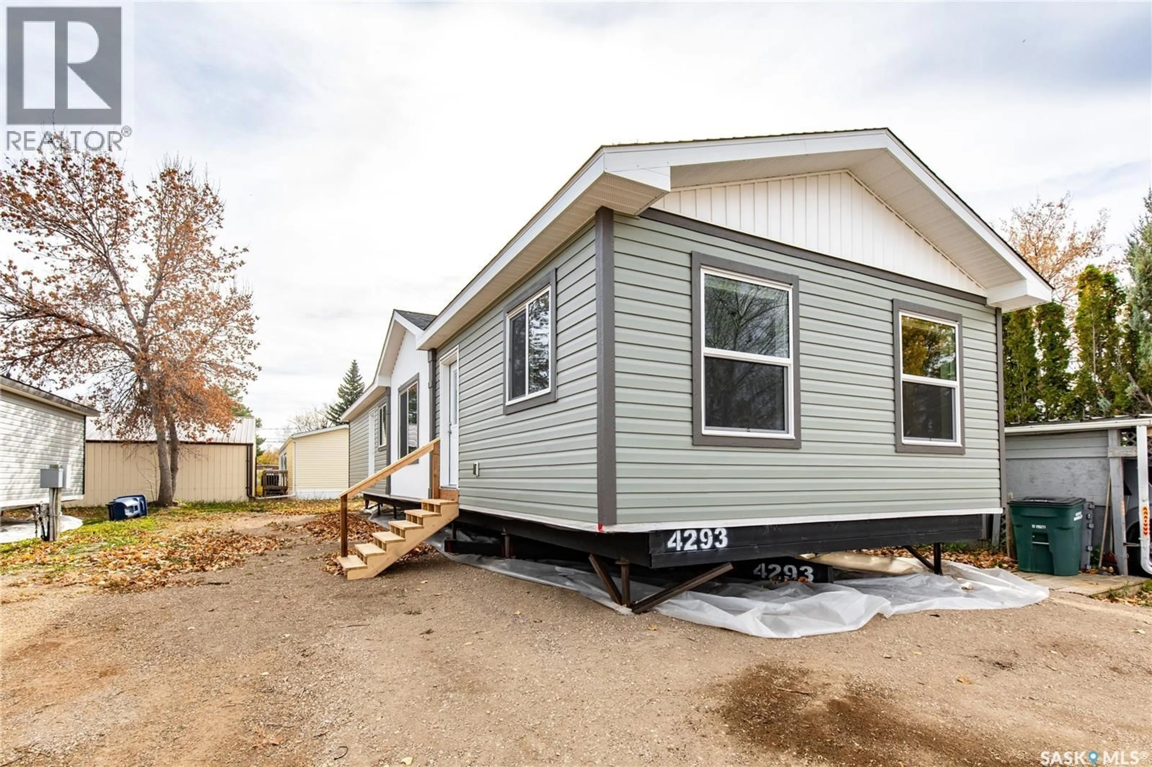 Home with vinyl exterior material, street for E18 - 1455 9TH AVENUE, Moose Jaw Saskatchewan S6J1C6