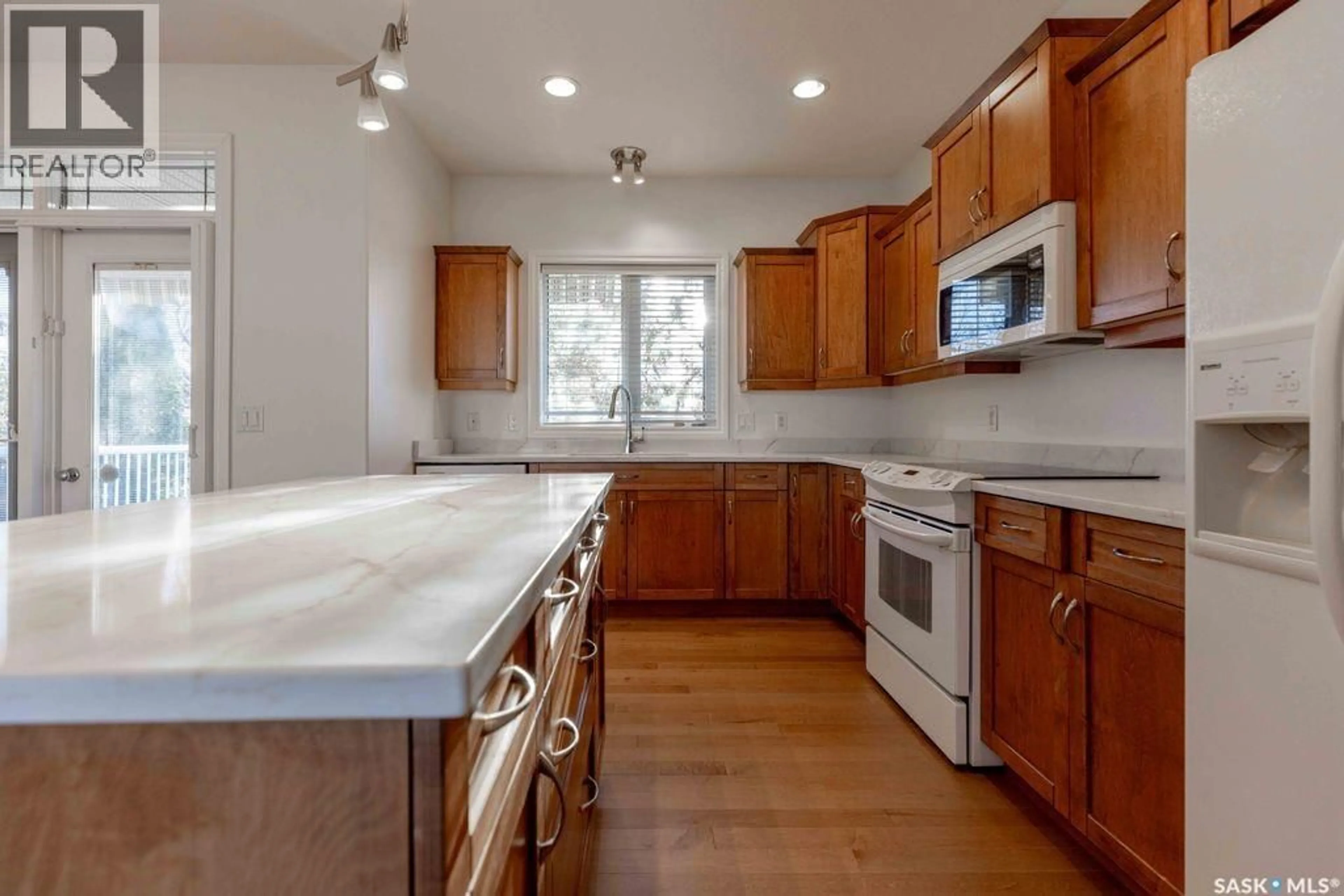 Open concept kitchen, unknown for 210 GREAVES COURT, Saskatoon Saskatchewan S7W1A8