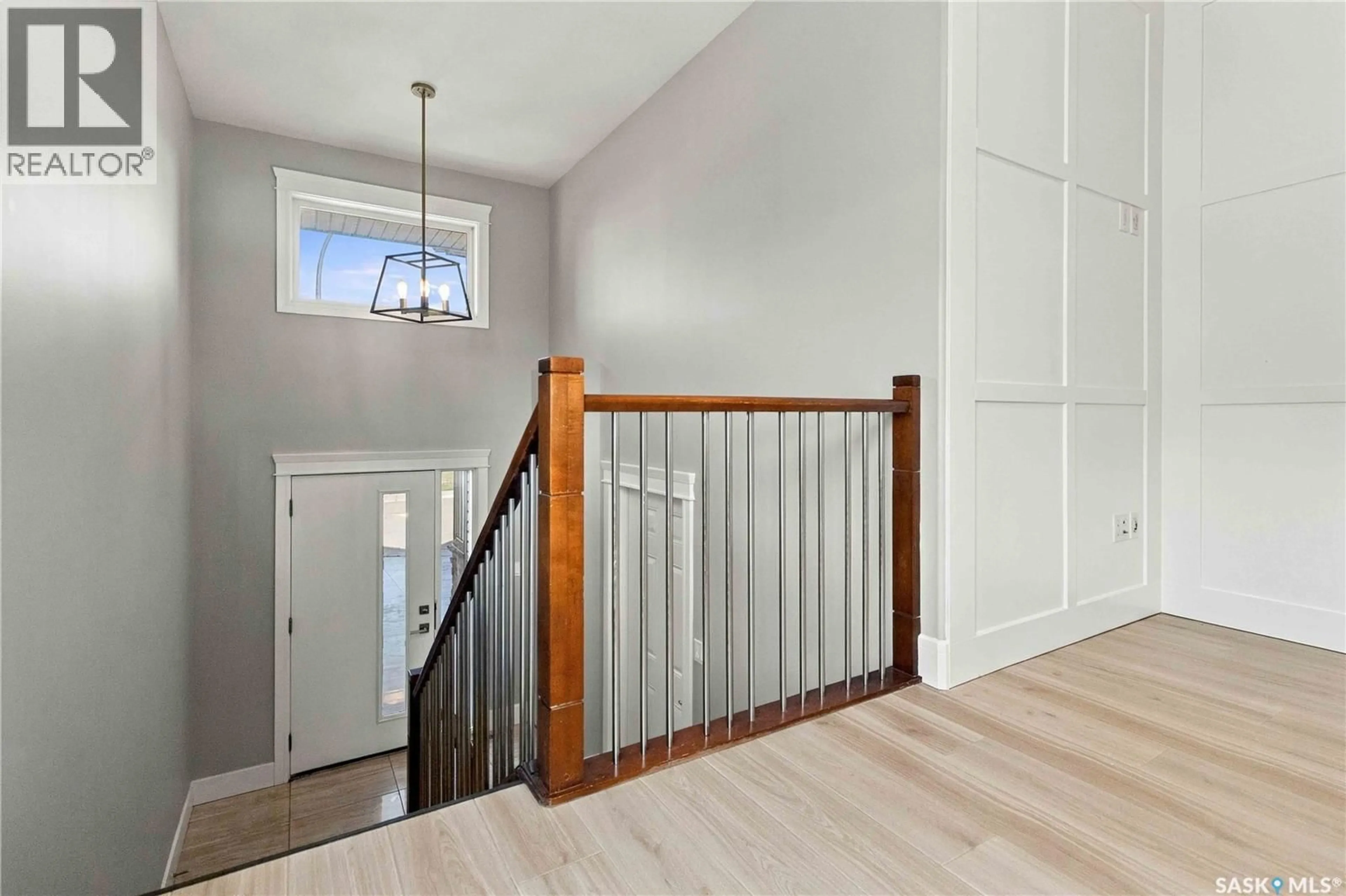 Indoor entryway for 202 PALLISER COURT, Saskatoon Saskatchewan S7L4P9