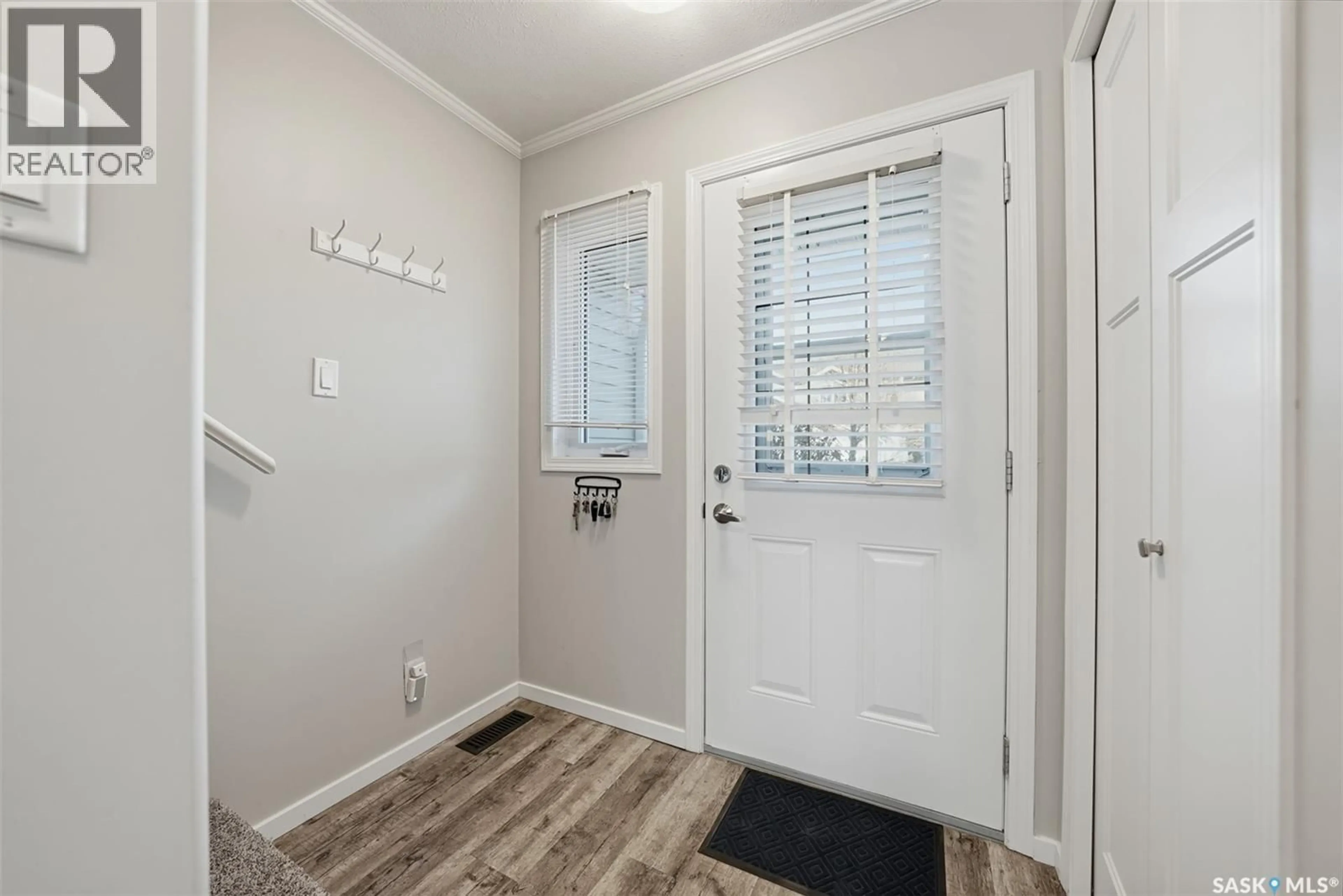 Indoor entryway for 904 715 HART ROAD, Saskatoon Saskatchewan S7M3Y8