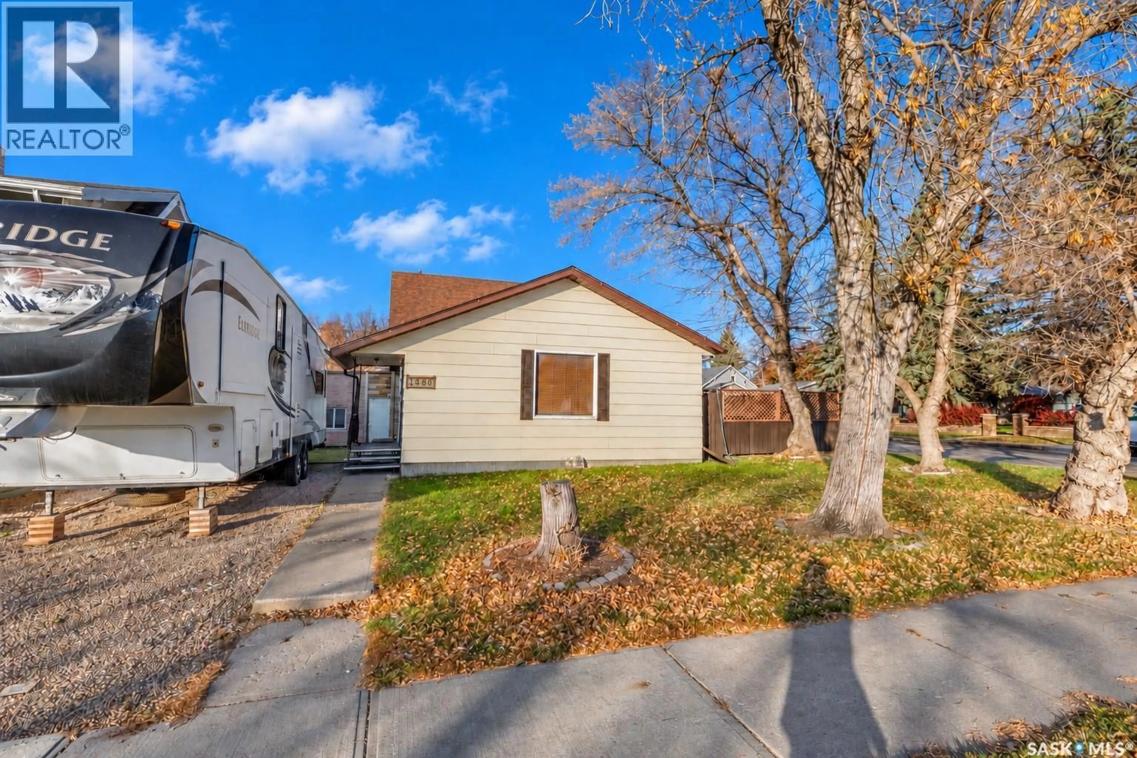 A pic from outside/outdoor area/front of a property/back of a property/a pic from drone, street for 1080 HENLEAZE AVENUE, Moose Jaw Saskatchewan S6H3V6