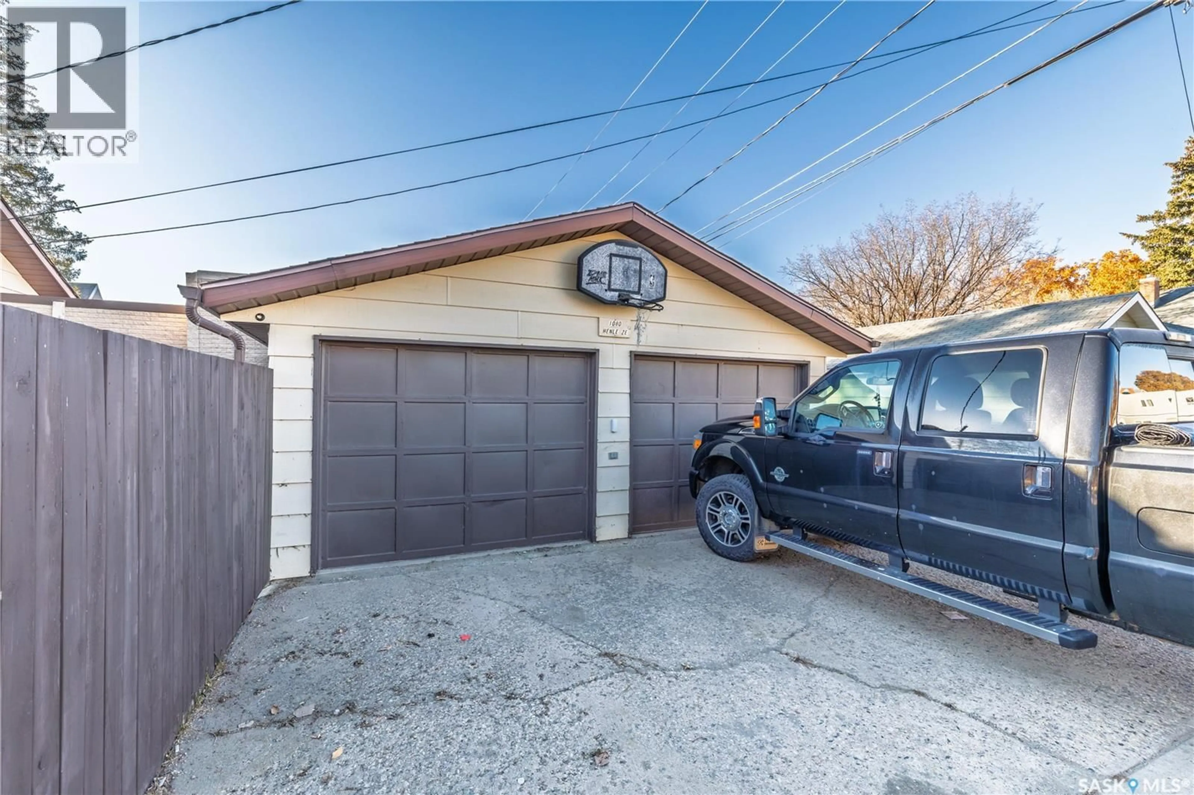 Indoor garage for 1080 HENLEAZE AVENUE, Moose Jaw Saskatchewan S6H3V6