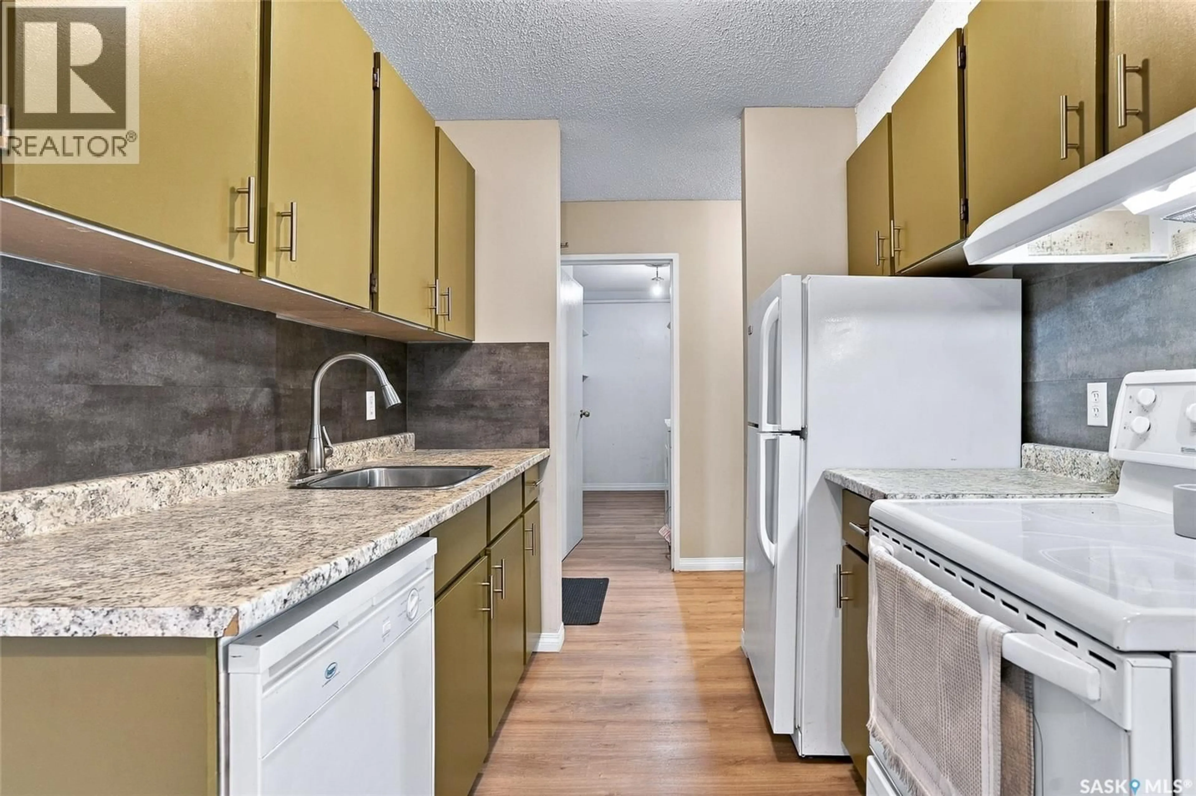 Standard kitchen, unknown for E - 1515 425 115TH STREET, Saskatoon Saskatchewan S7N2E5