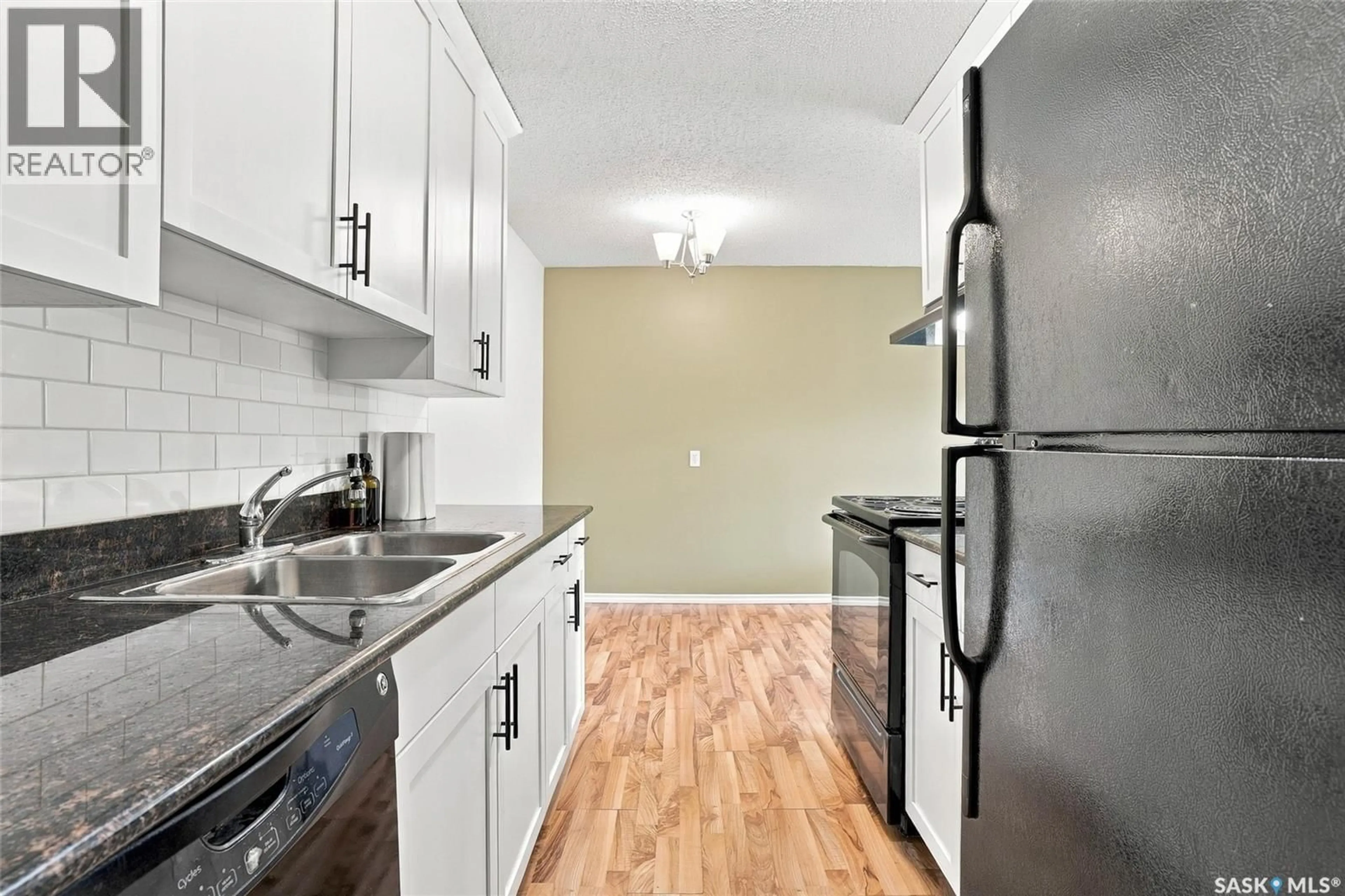 Standard kitchen, unknown for 204 - 2233 ST HENRY AVENUE, Saskatoon Saskatchewan S7M5K6