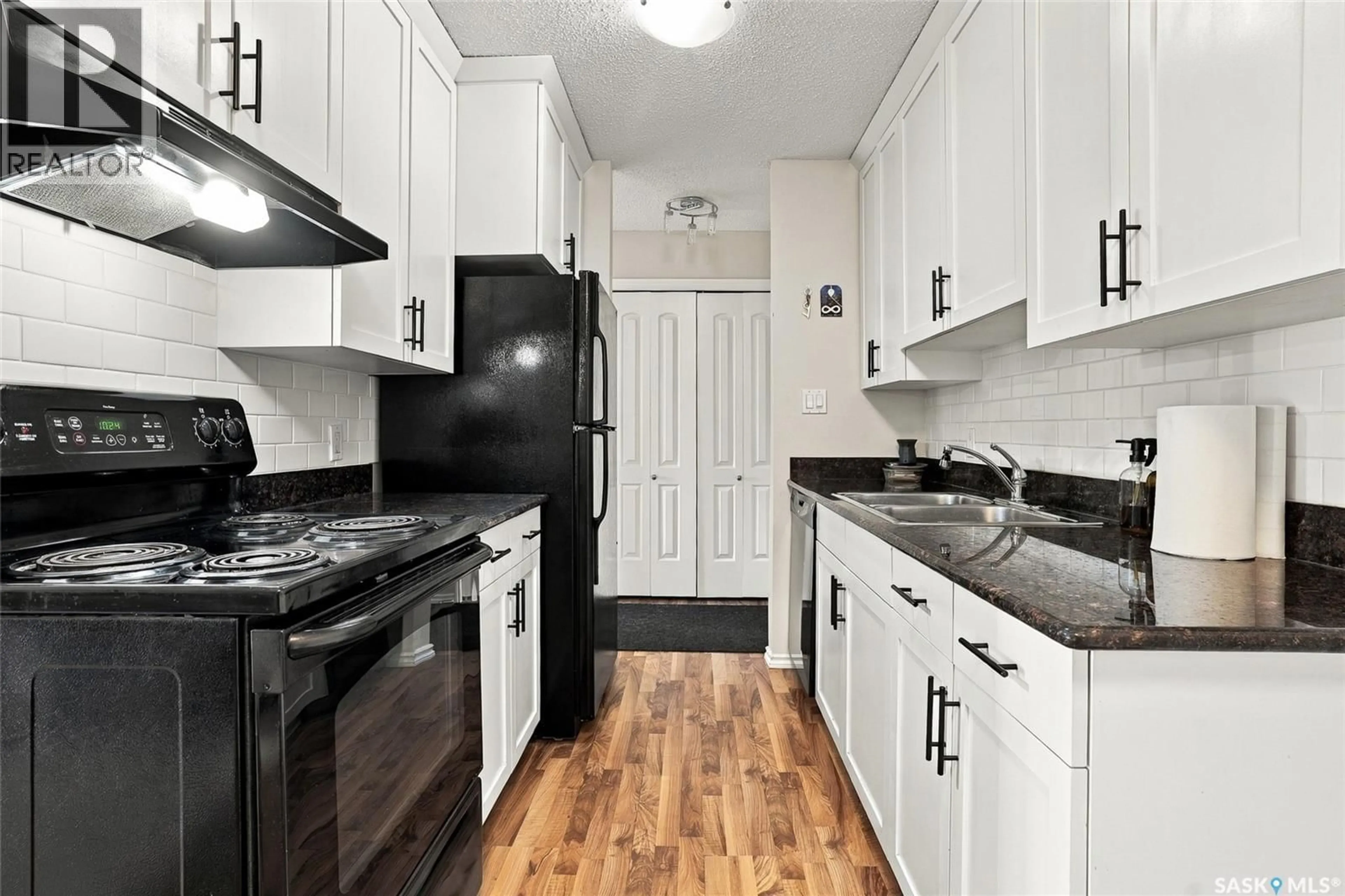 Standard kitchen, unknown for 204 - 2233 ST HENRY AVENUE, Saskatoon Saskatchewan S7M5K6