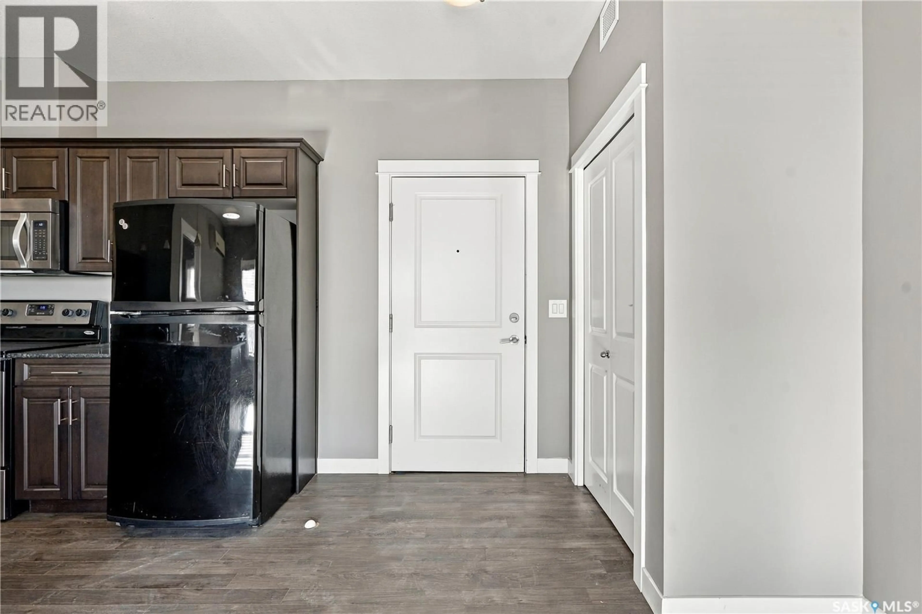 Indoor entryway for 306 - 706 HART ROAD, Saskatoon Saskatchewan S7M4L5
