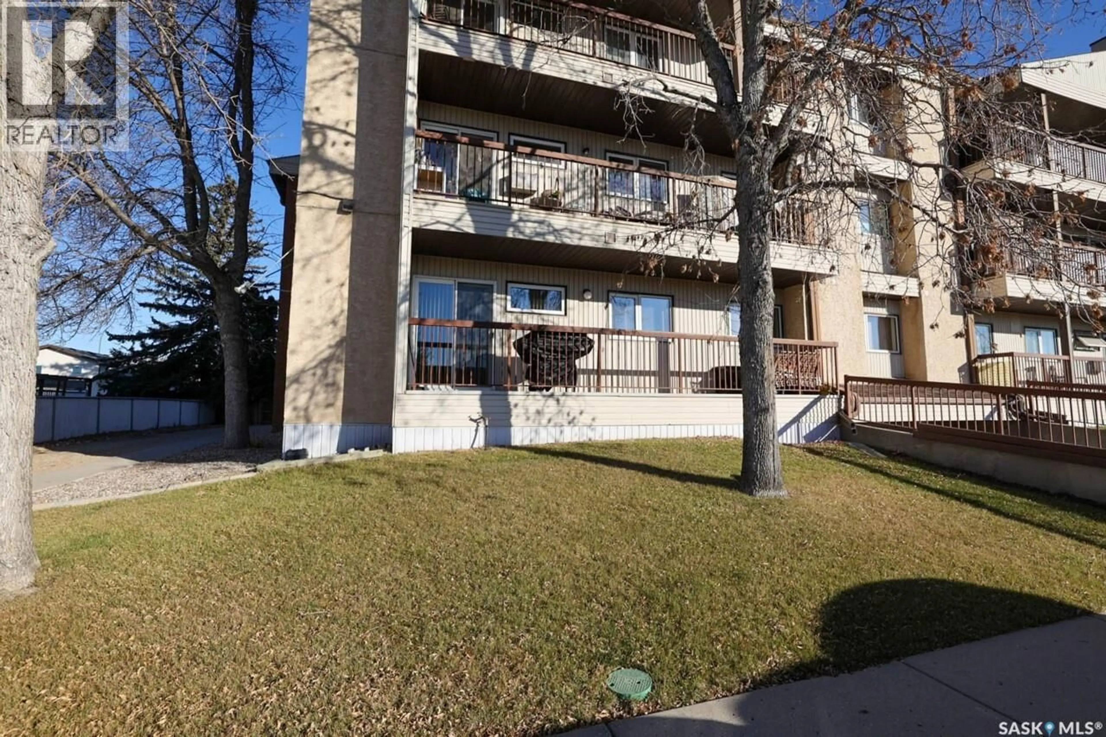 Patio, street for 102 - 1130 RADWAY STREET, Regina Saskatchewan S4X4J5